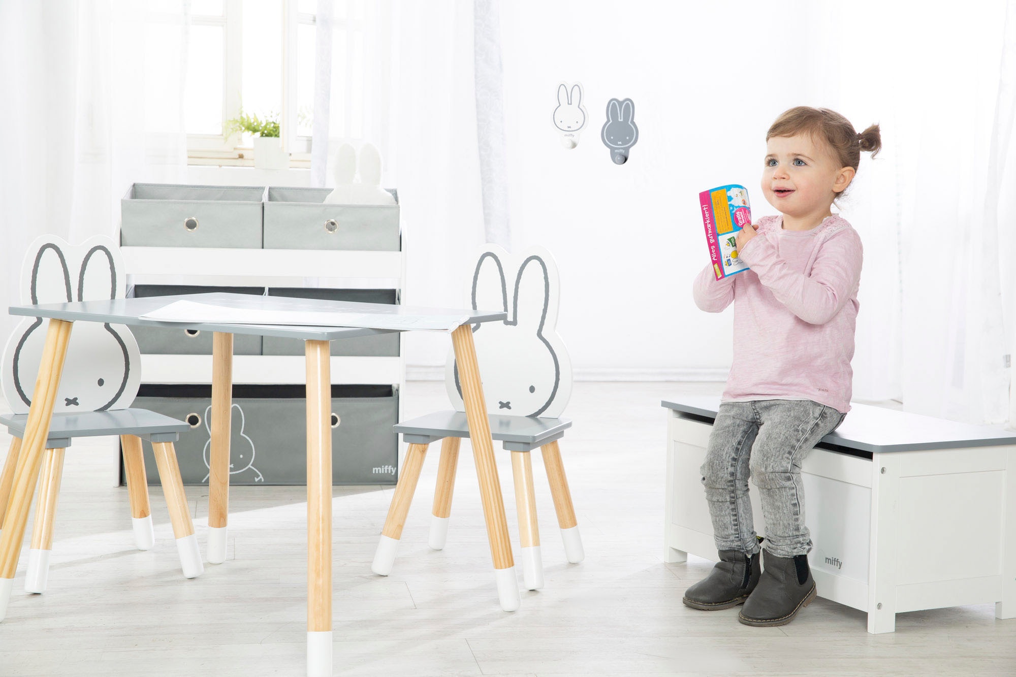 roba® Kinderregal »miffy®, grau«, inklusive 5 Stoffboxen in 2 Größen