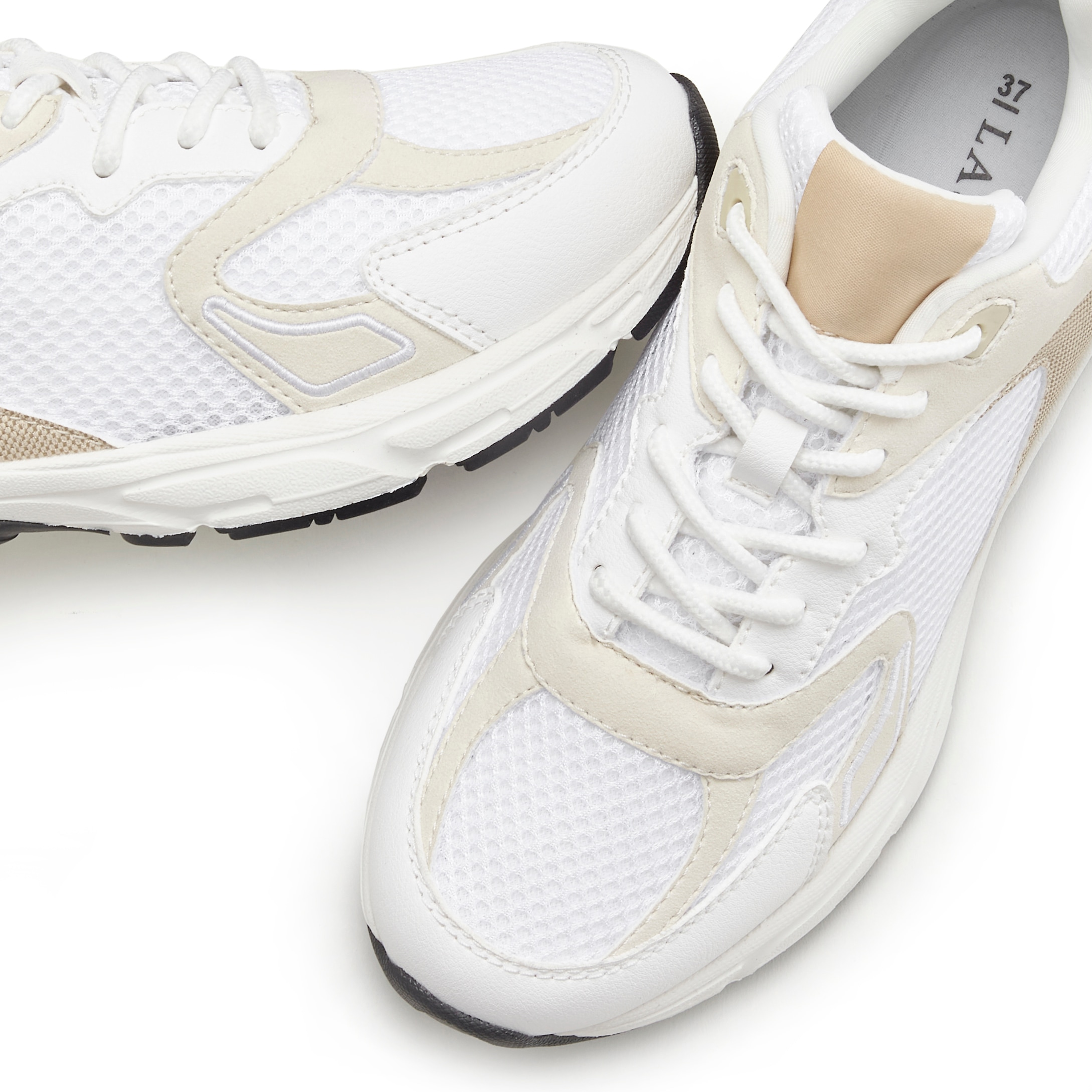LASCANA Sneaker, Halbschuh, Sportschuh, Schnürhalbschuh leichte Chunky Sohle VEGAN