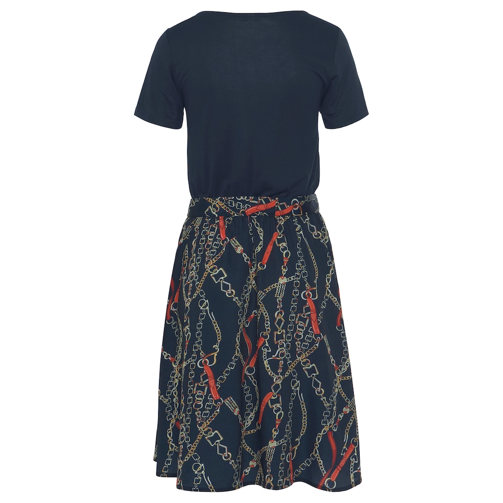 LASCANA Sommerkleid, (mit Bindegürtel), eleganter Kettenprint, kurzes Sommerkleid mit Taschen, T-Shirtkleid