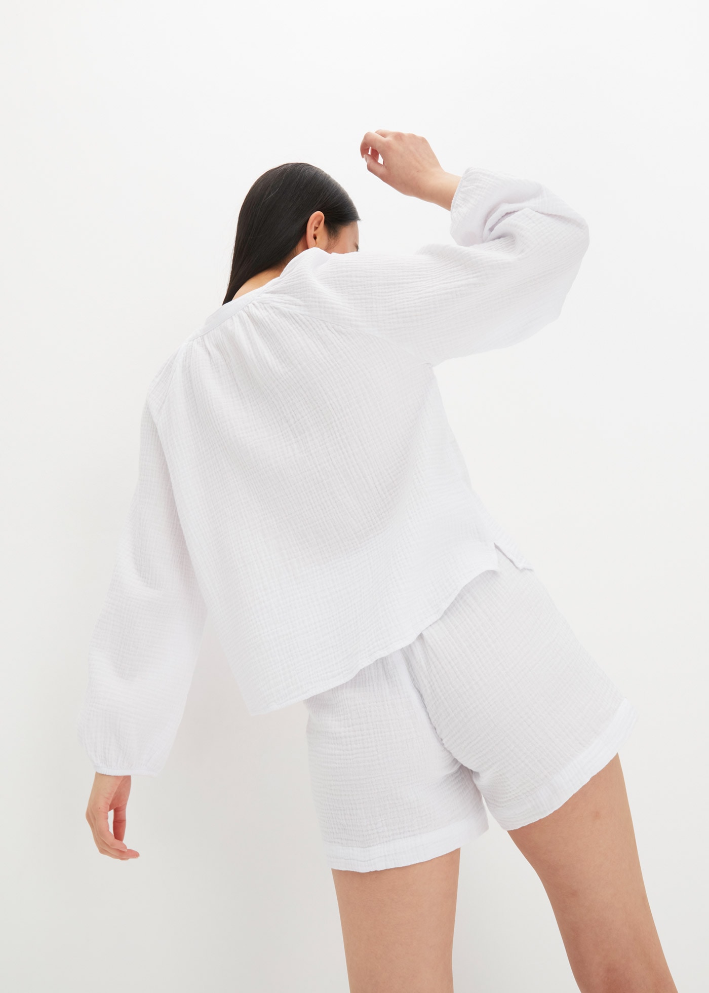 bonprix Shirtbluse »Oversize-Bluse aus Musselin« Oversize-Passform, mit V-Ausschnitt, aus Baumwolle, 3/4-Ärmeln