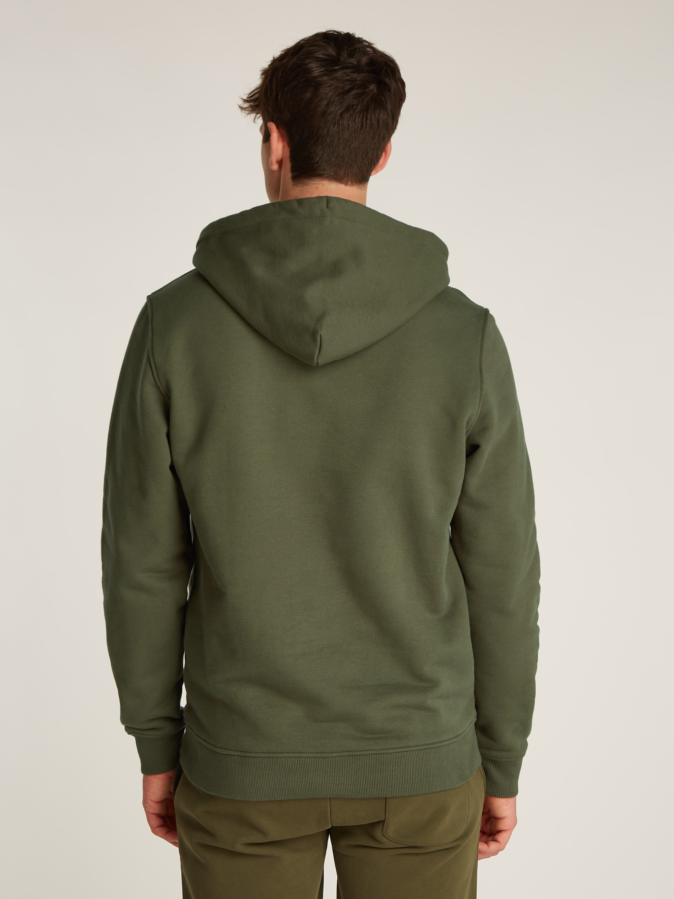 Tommy Jeans Hoodie »TJM REG BADGE HOODIE EXT«, Mit Rundhalsausschnitt