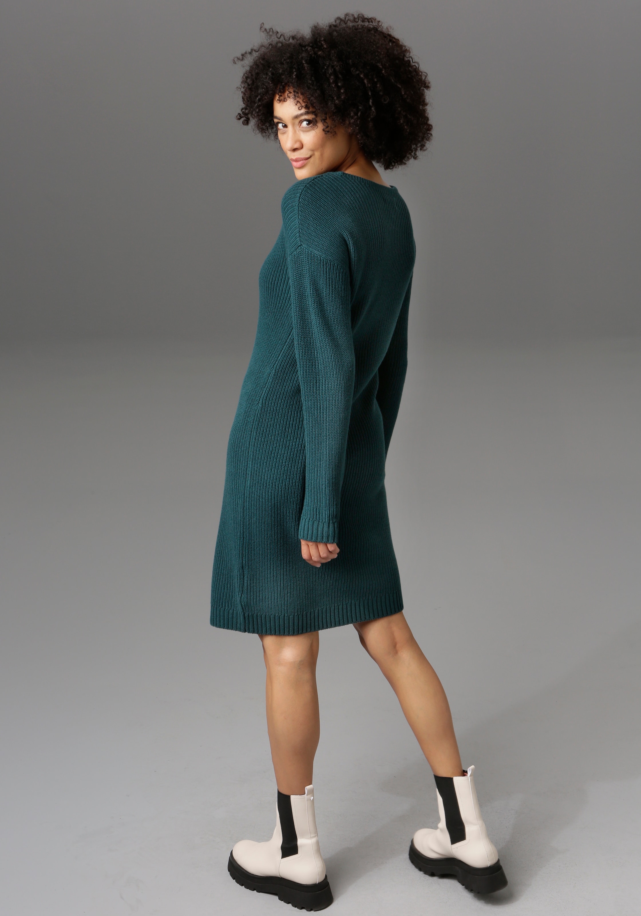 Rundhals-Ausschnitt BAUR Aniston CASUAL Strickkleid, online mit | bestellen