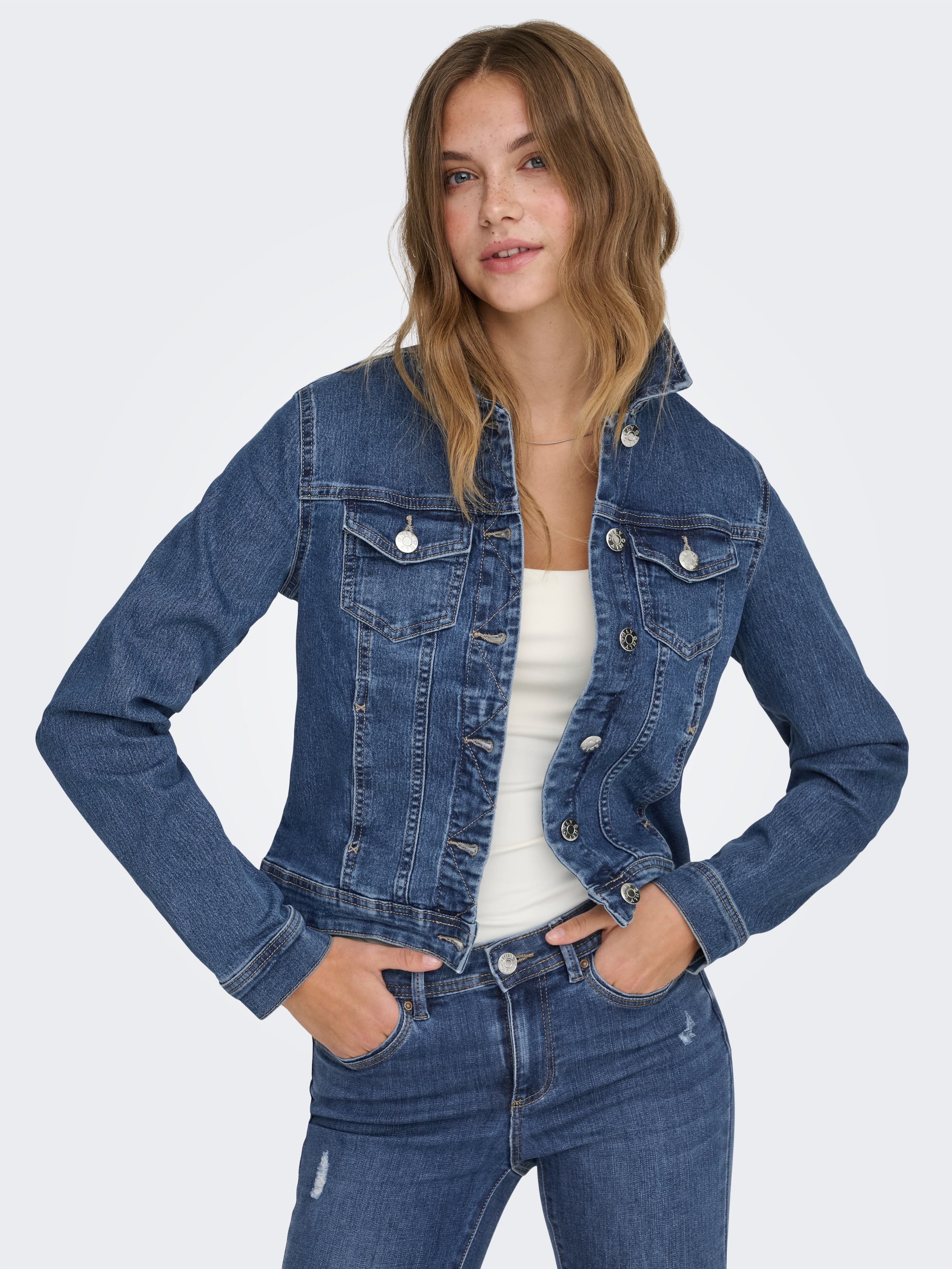 ONLY Jeansjacke »ONLWONDER – Jeansjacke mit Teilungsnähten und Stretch« sehr figurbetont, casual, Denim, Baumwollmischung, Brusttaschen
