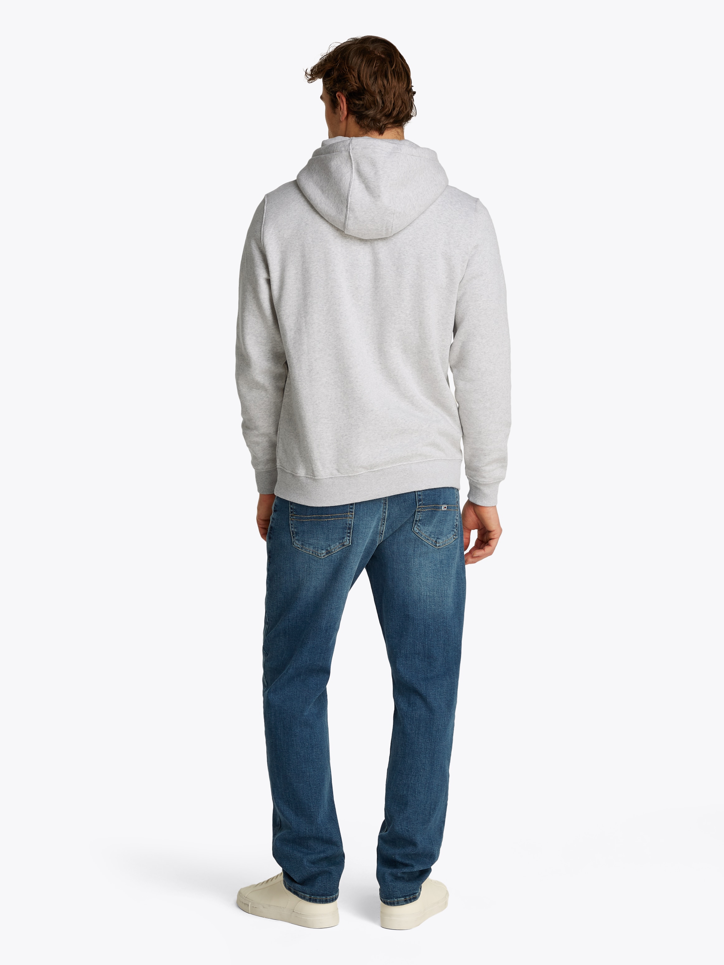 Tommy Jeans Sweatshirt »TJM REG S FLAG HOODIE«, mit bestickten Markenlogo auf Brusthöhe