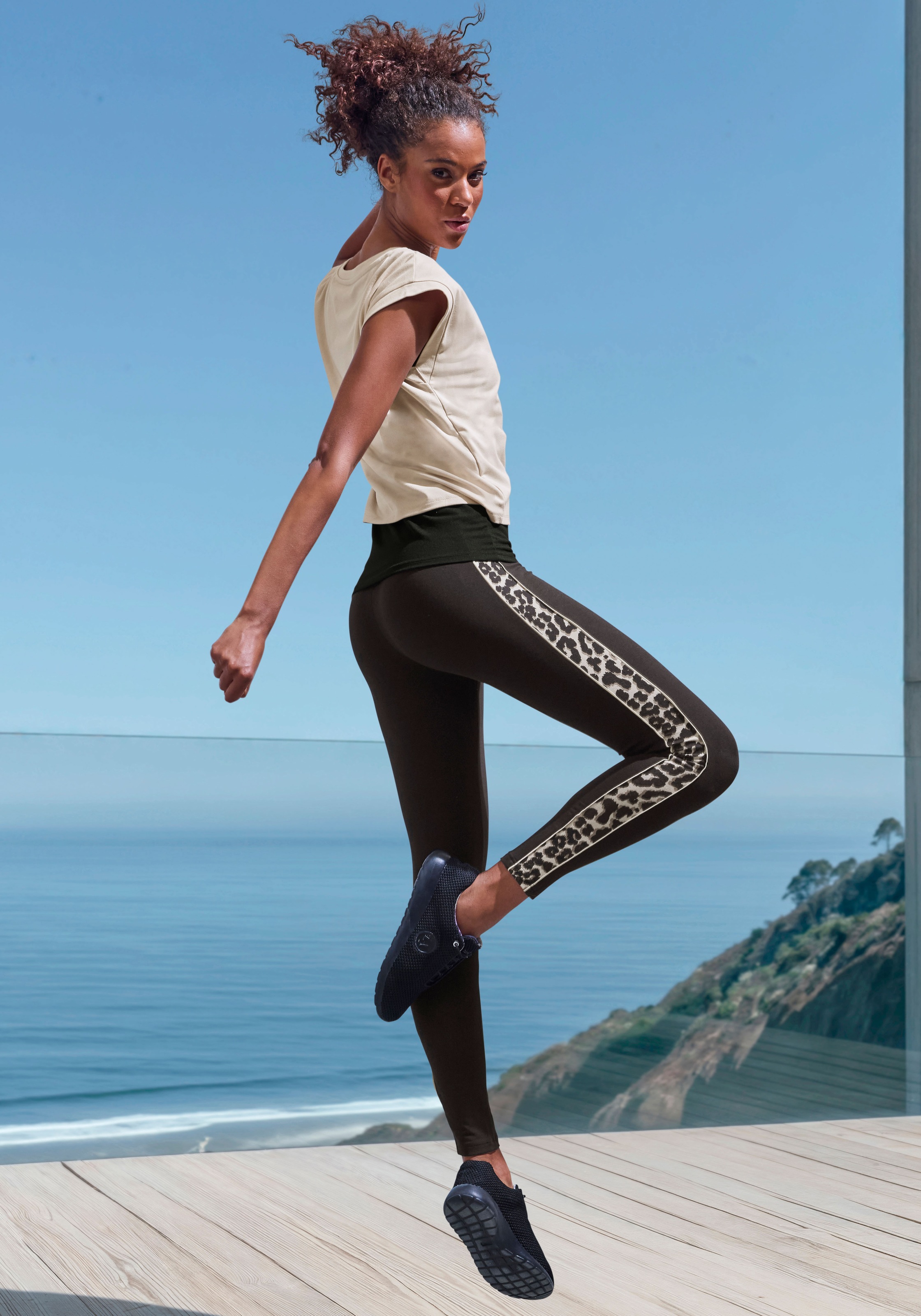 Thumbnail - LASCANA ACTIVE Leggings Einsätze mit Leopardenmuster an den Beinen