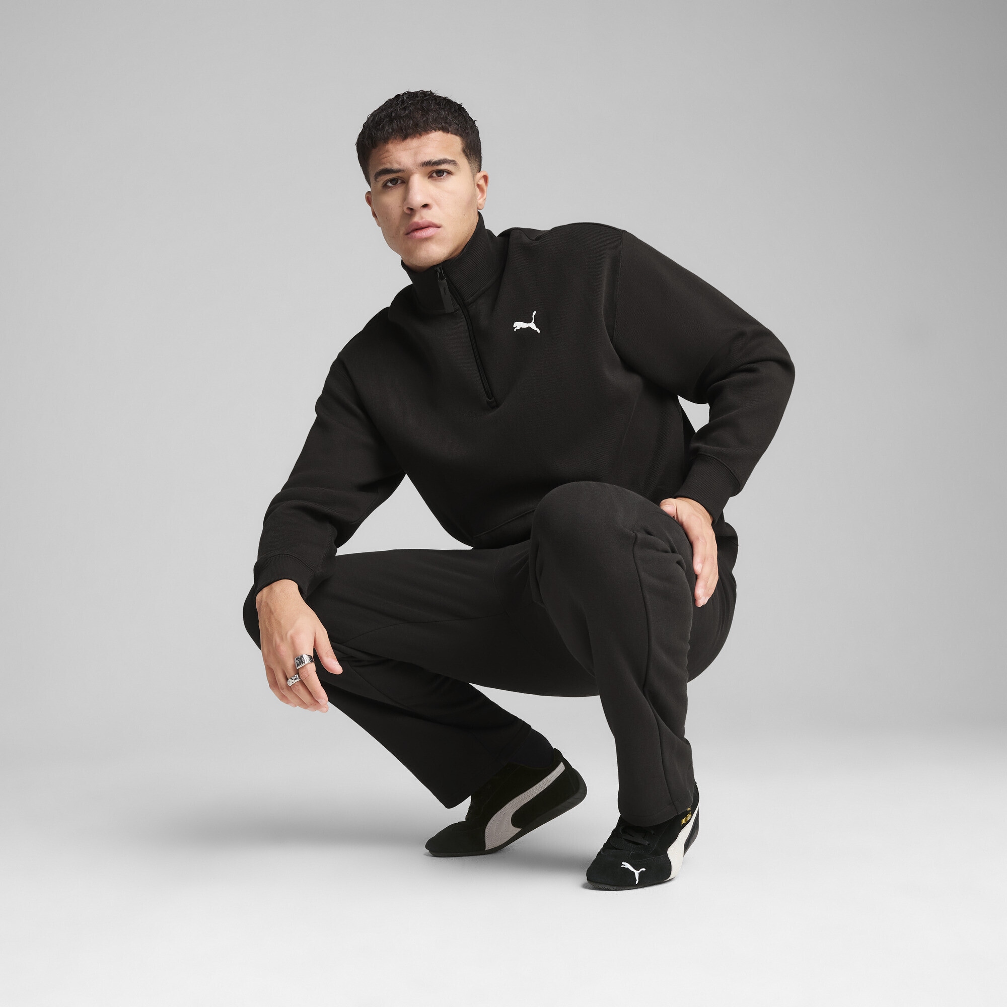 PUMA Sweatshirt »WARDROBE ESS Relaxed Rundhalsshirt mit halblangem Reißverschluss«