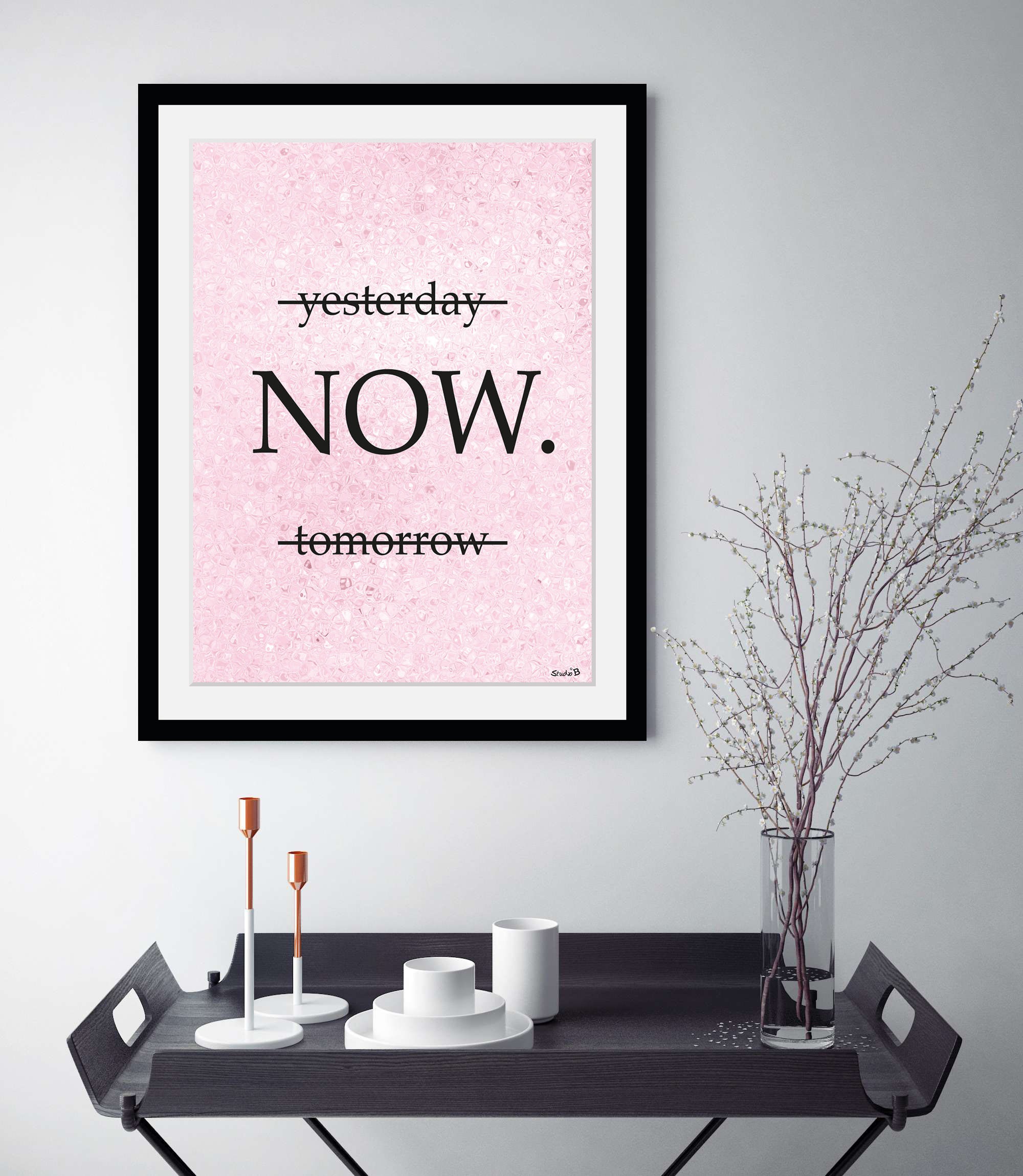queence Bild »NOW.«, Schriftzüge-Schriftzug-Sprüche & Texte-Motivationsbilder, (1 St.), HD Premium Poster-Druck inkl. Holzrahmen