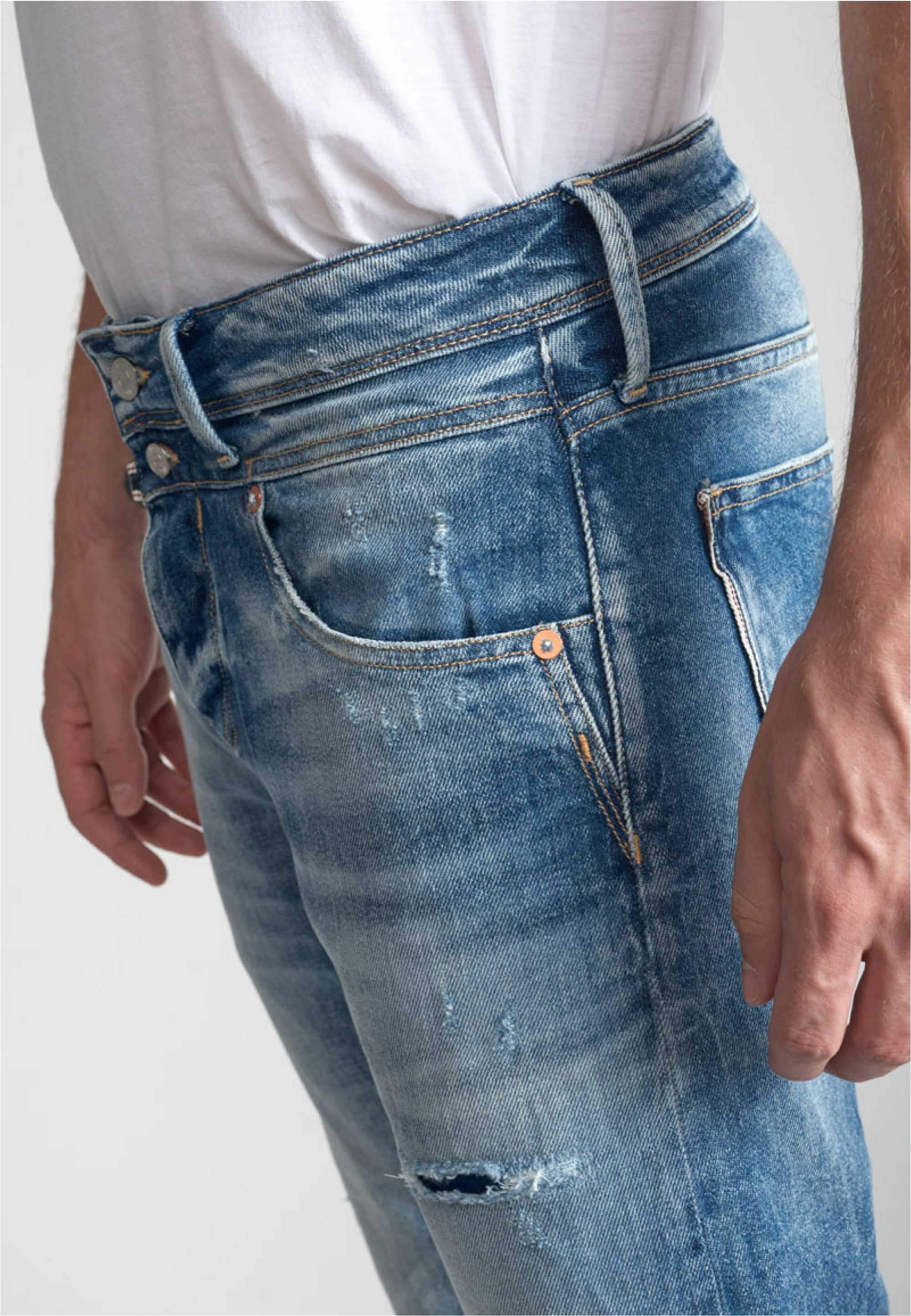 Le Temps Des Cerises Bequeme Jeans »700/11«, mit leichten Destroyed-Elementen