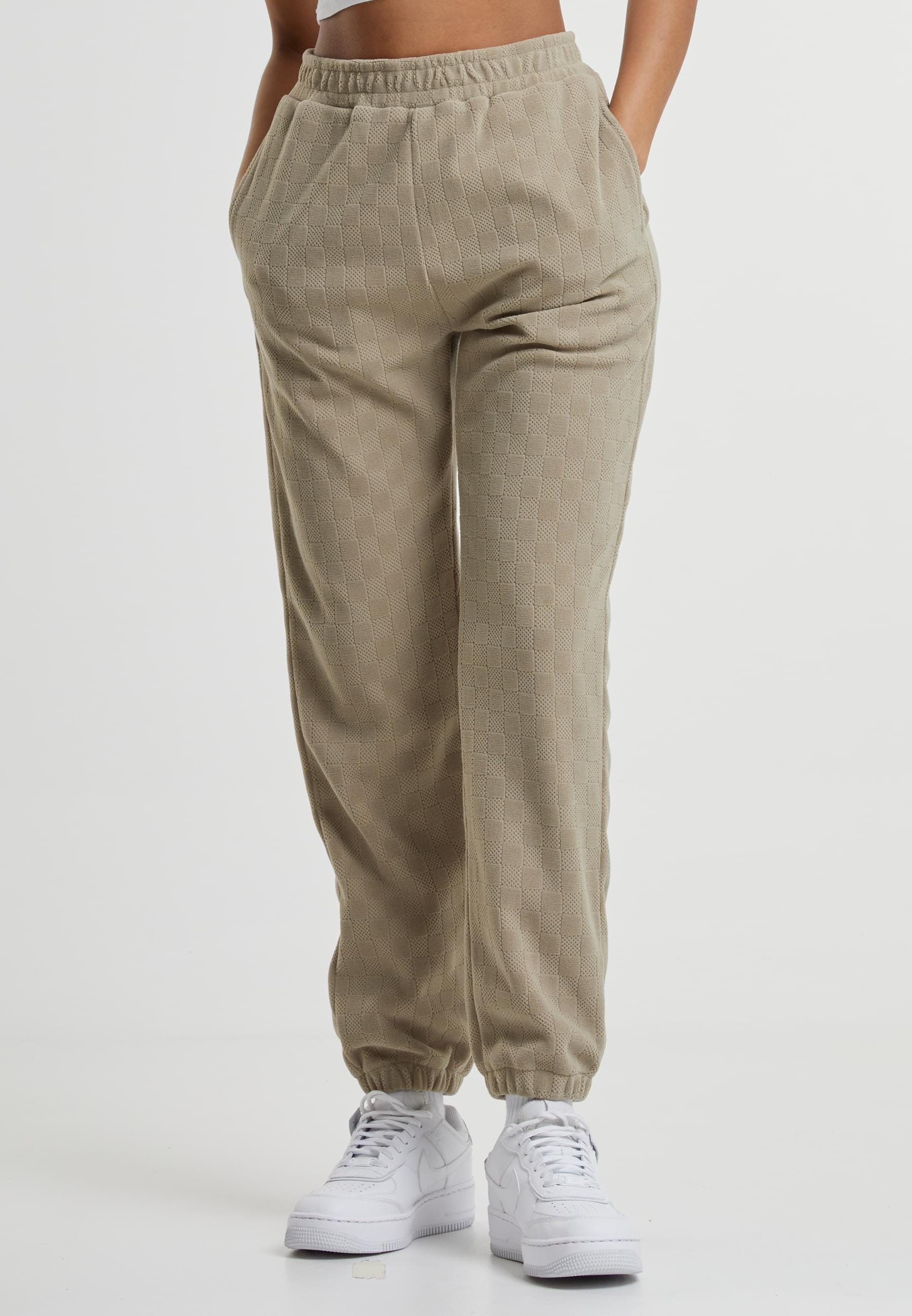 URBAN CLASSICS Jogginghose »Urban Classics Ladies Jacquard Velvet Sweatpants«, (1 tlg.)