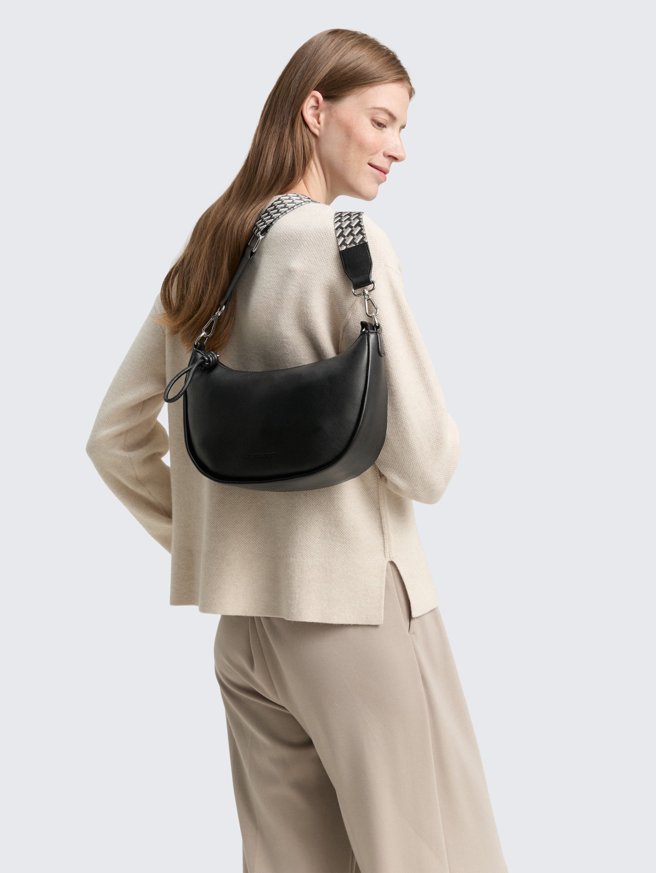 TOM TAILOR Handtasche »Tatiana«, fein gewebter dreifarbiger Gurtband mit harmonischem „T“´Logodruck