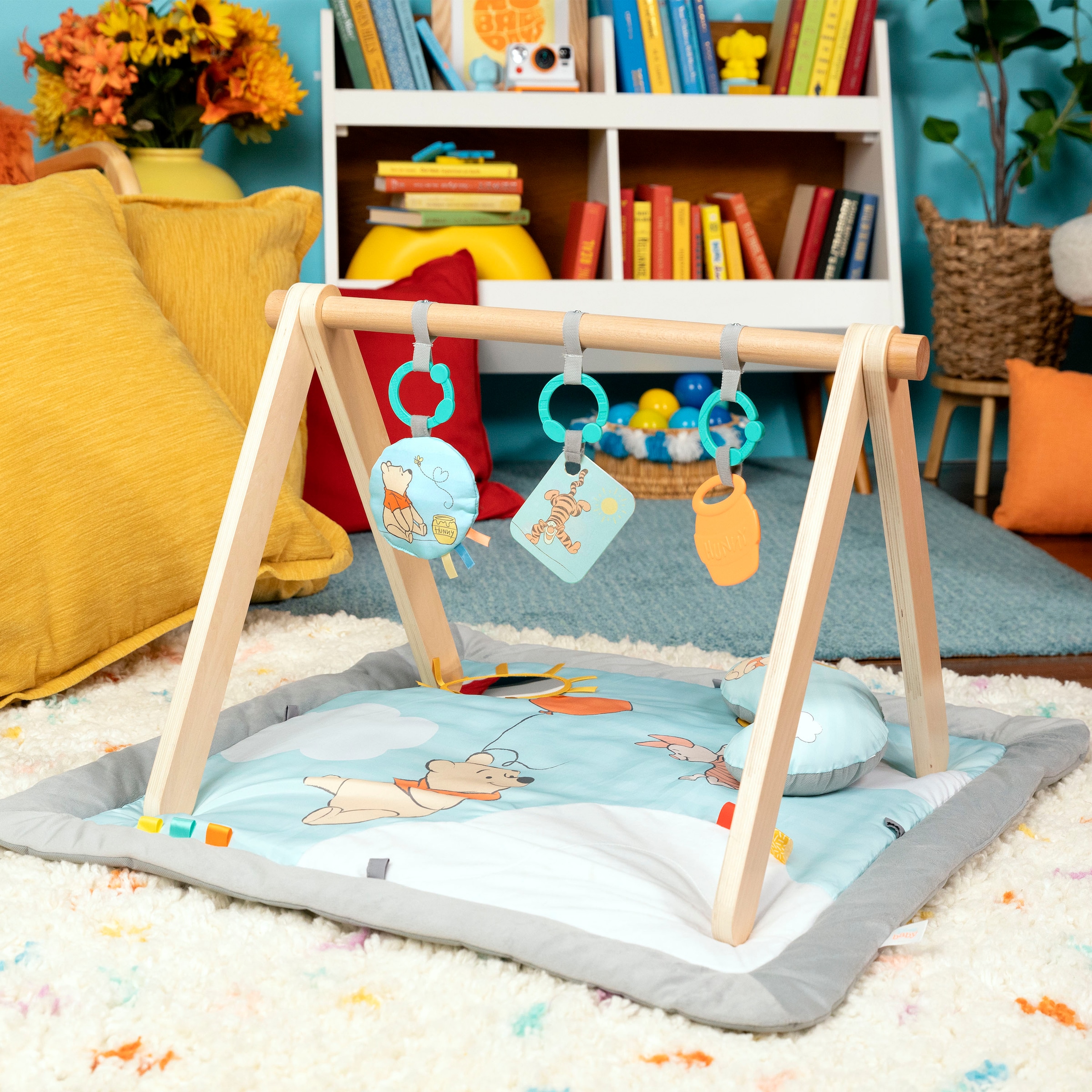 Bright Starts Spielbogen »WINNIE THE POOH Once Upon a Tummy Time ™ Activity Gym«, mit Plüschmatte und Stützkissen