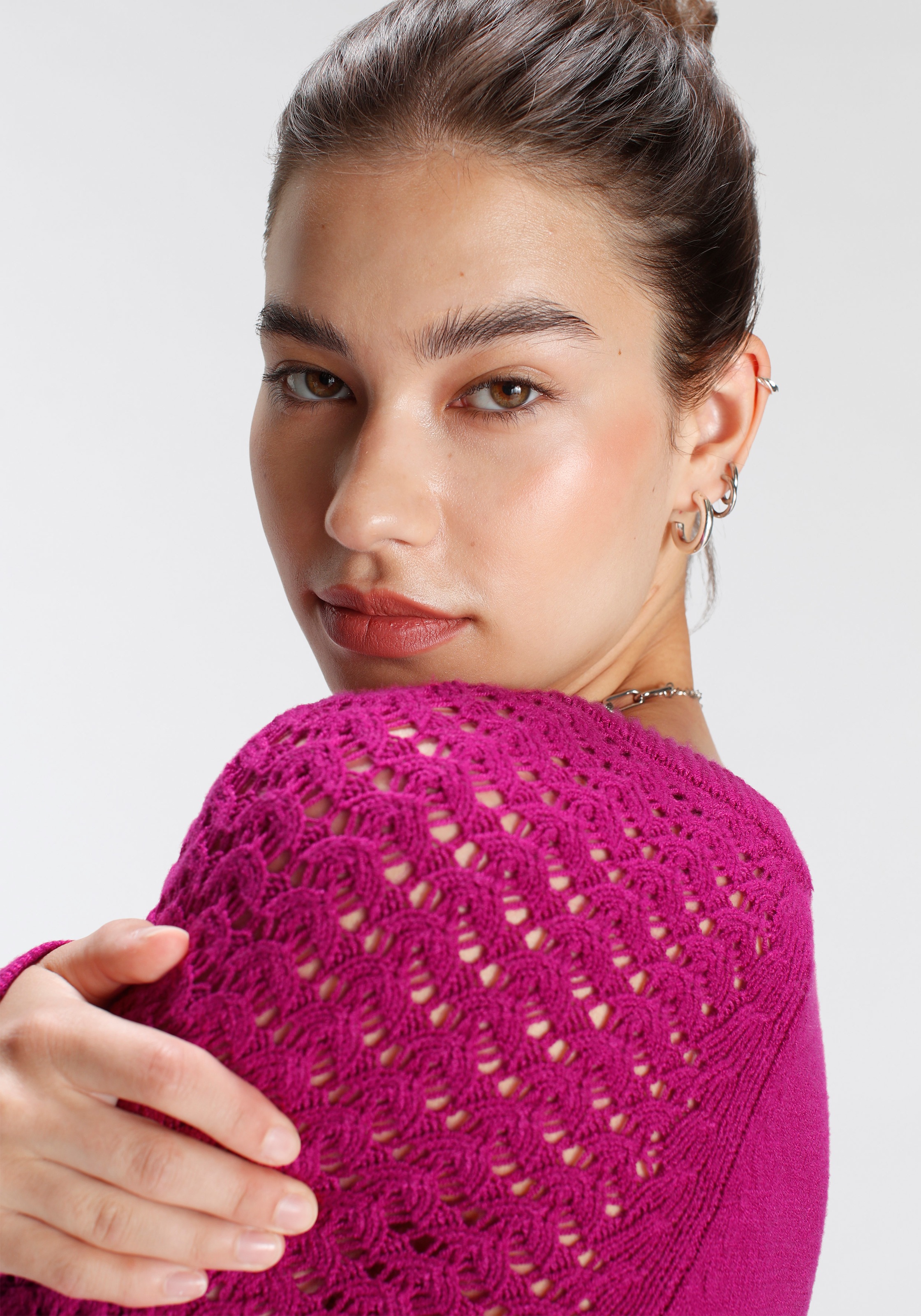 Thumbnail - Tamaris Strickkleid Mini-Länge mit Ajourstrickmuster aus Viskosemischung