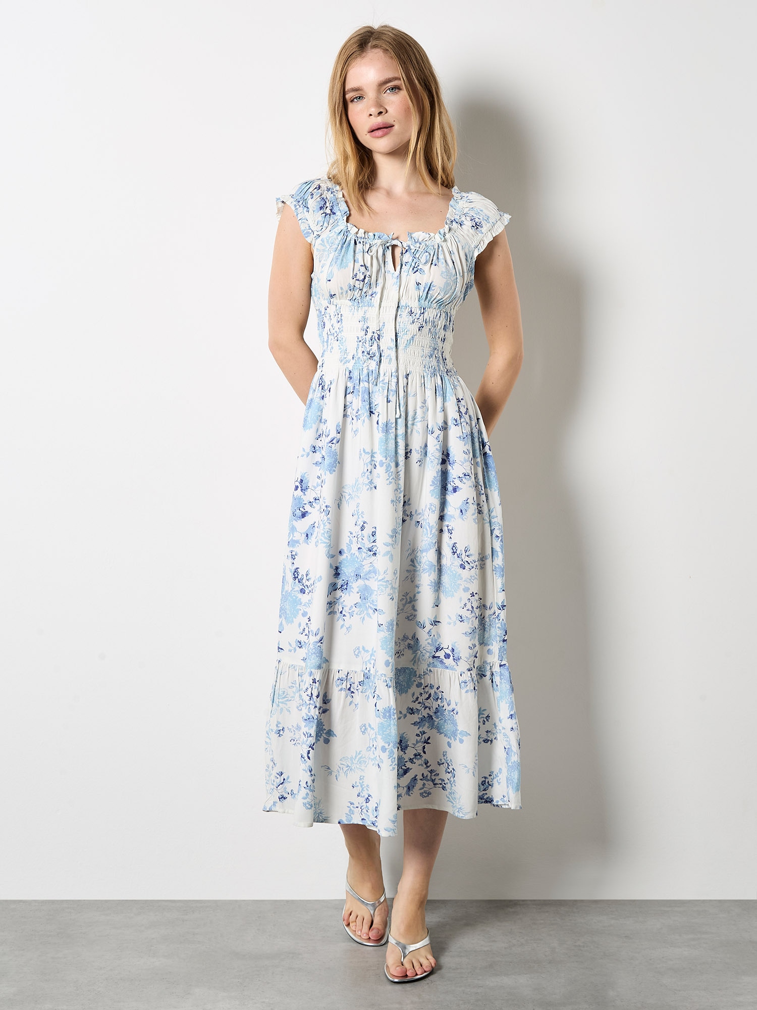 Apricot Midikleid "Midi-Kleid mit Blumenmuster und Smokarbeit"