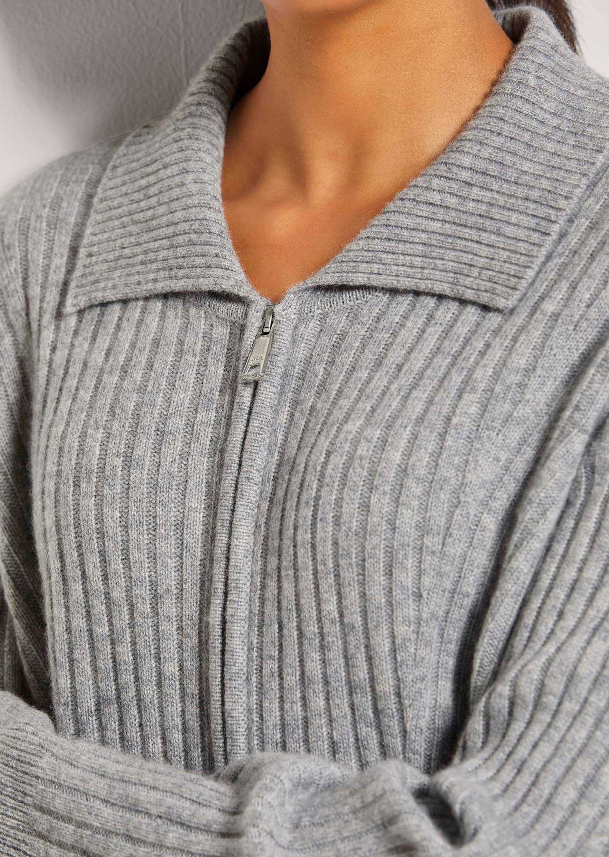 MADELEINE Strickjacke »Strickjacke Strickjacke mit Reißverschluss«