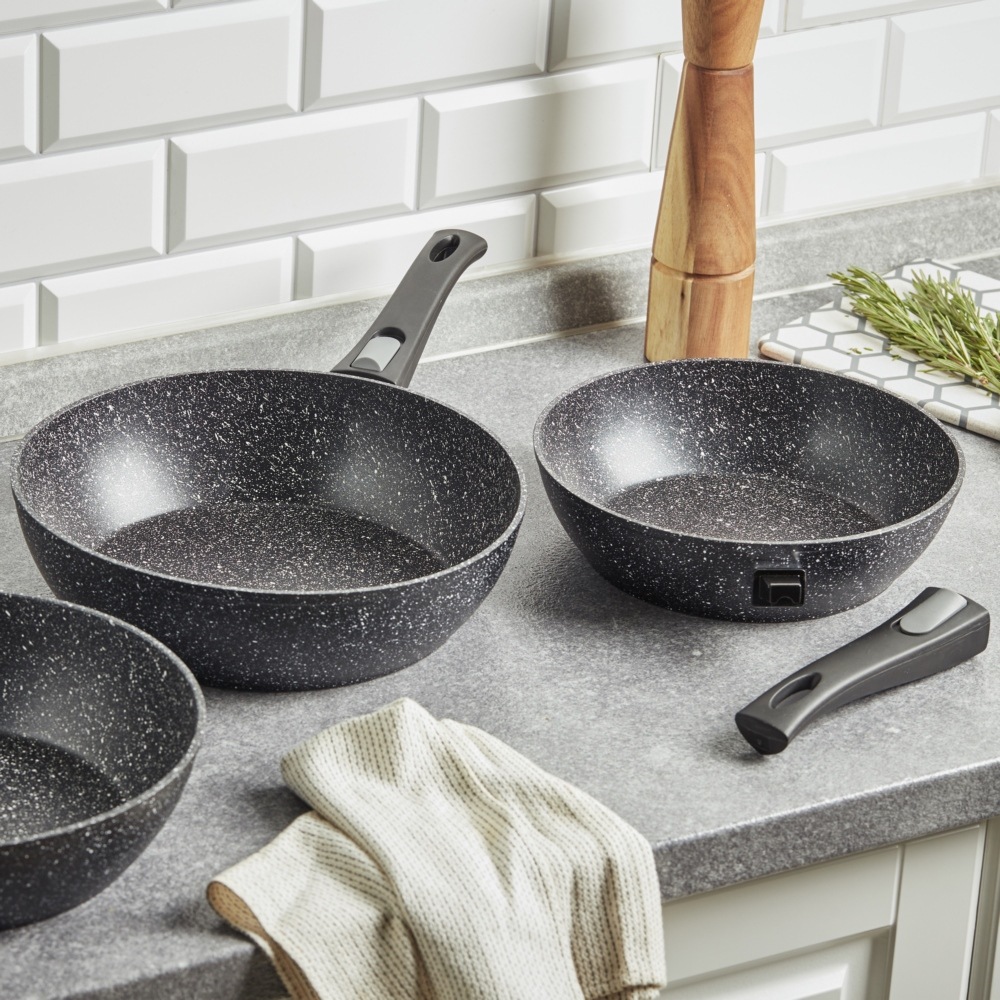 RESTO Kitchenware Bratpfanne »Leo, Wokpfanne mit vierschichtiger Marmor-Antihaftbeschichtung«, Aluminium, (1 tlg.), mit einem abnehmbaren Griff - backofenfest, spülmaschinenfest