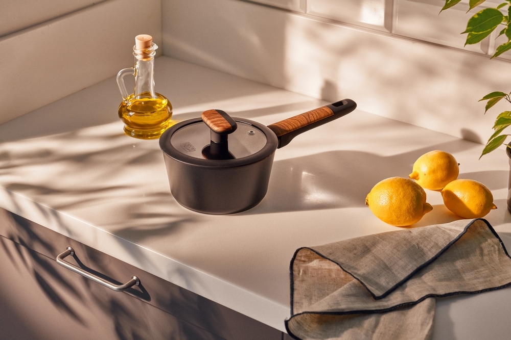 RESTO Kitchenware Kasserolle »Mon, Topf 1,4 l, antihaftbeschichtet und spülmaschinenfest«, Aluminium, (2 tlg.), mit Glasdeckel und stoßdämpfendem Silikonrand, im Geschenkkarton