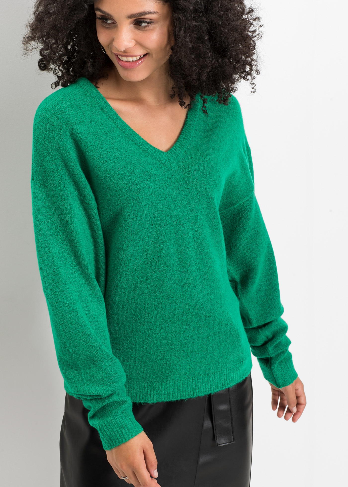 bonprix Strickpullover »Oversize-Strick-Pullover« aus weichem Material, mit V-Ausschnitt, Oversize-Passform
