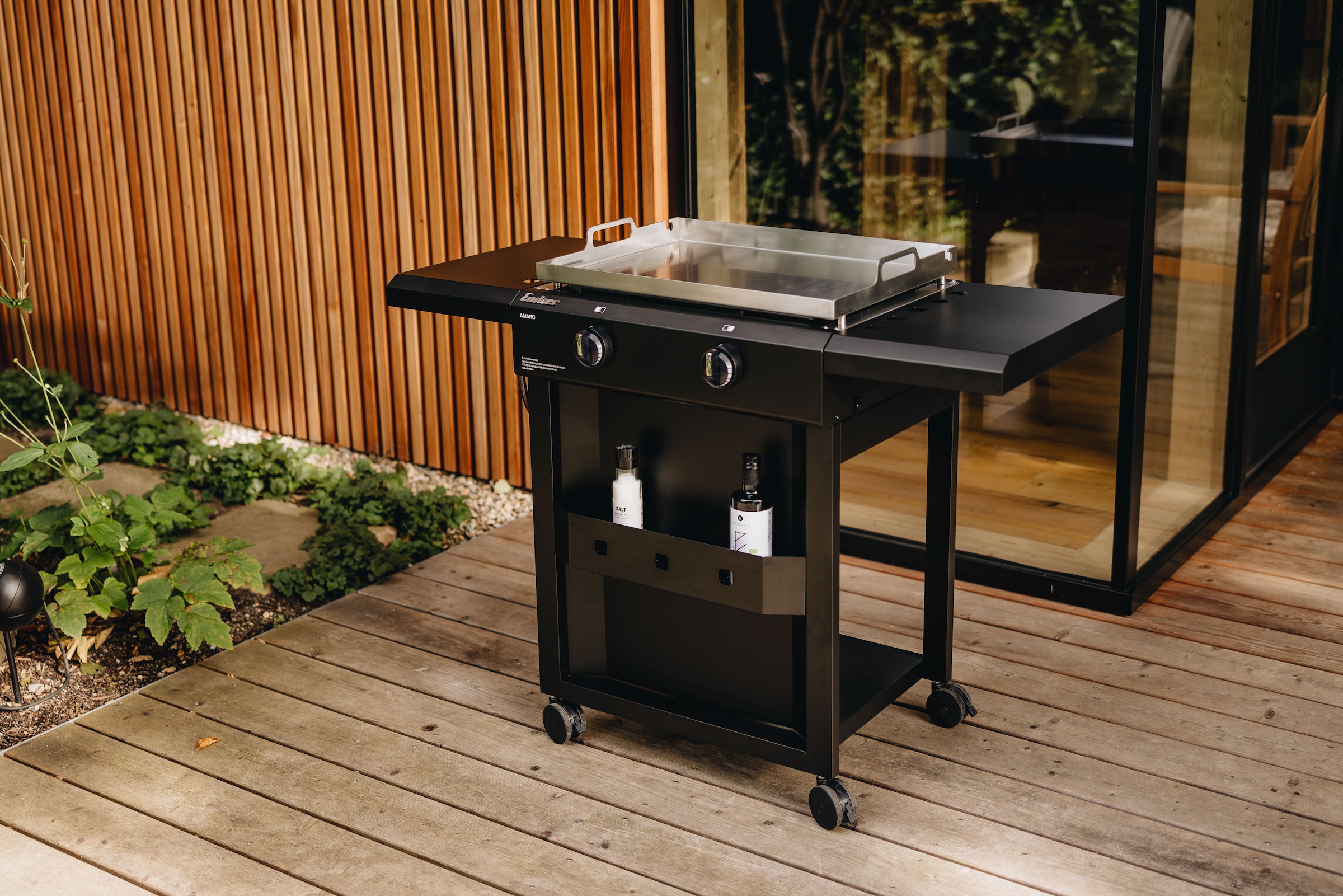 Enders® Gasgrill »Amaro 2« Planchagrill, mit Ablage, Klappbarer Seitentisch, Grillrost Edelstahl