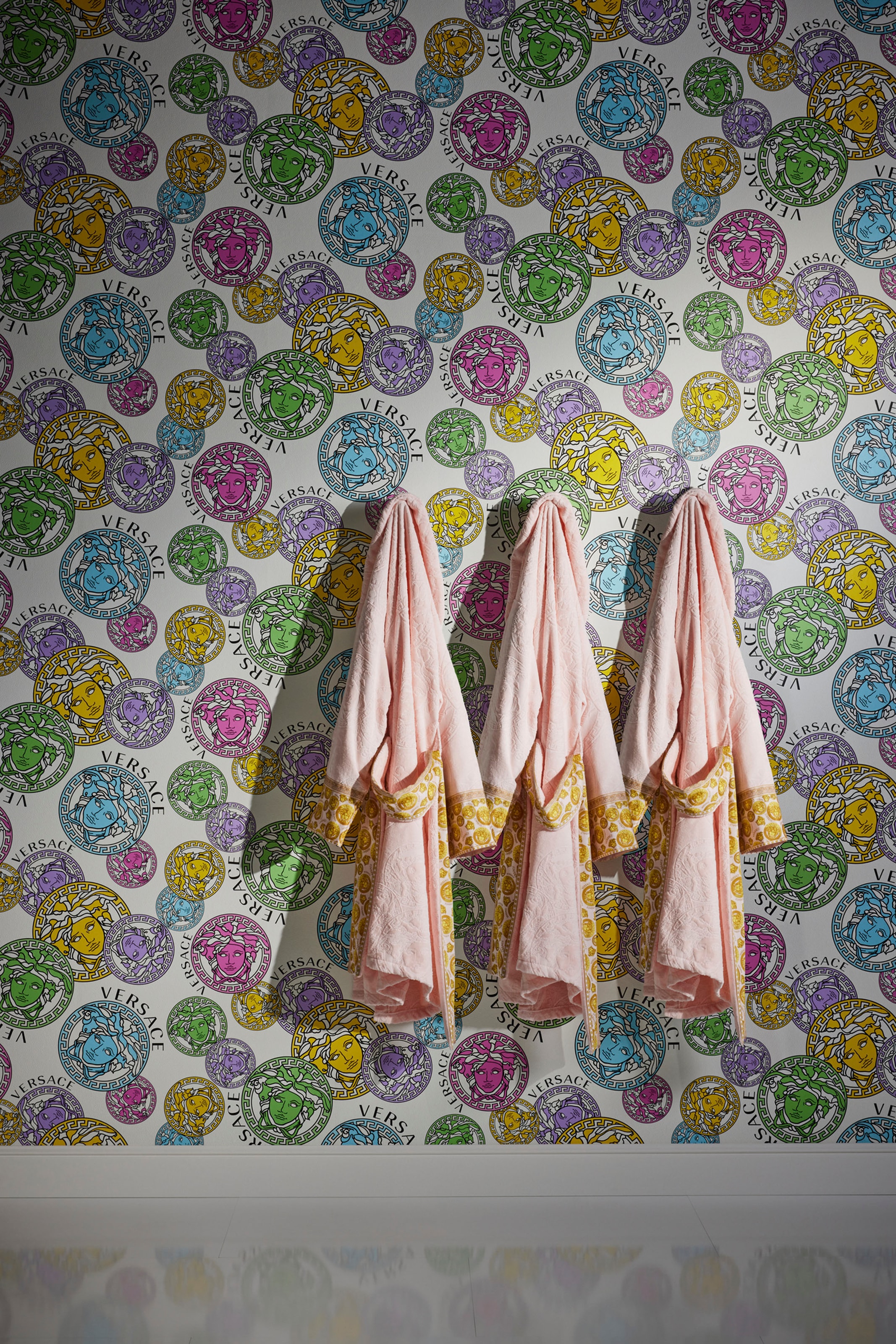 Versace Vliestapete »Wallpaper Versace 5 Medusakopf« abstrakt | gemustert | leicht glänzend leicht strukturiert Designertapete Tapeten Wohnzimmer Schlafzimmer Küche Flur Design Optik