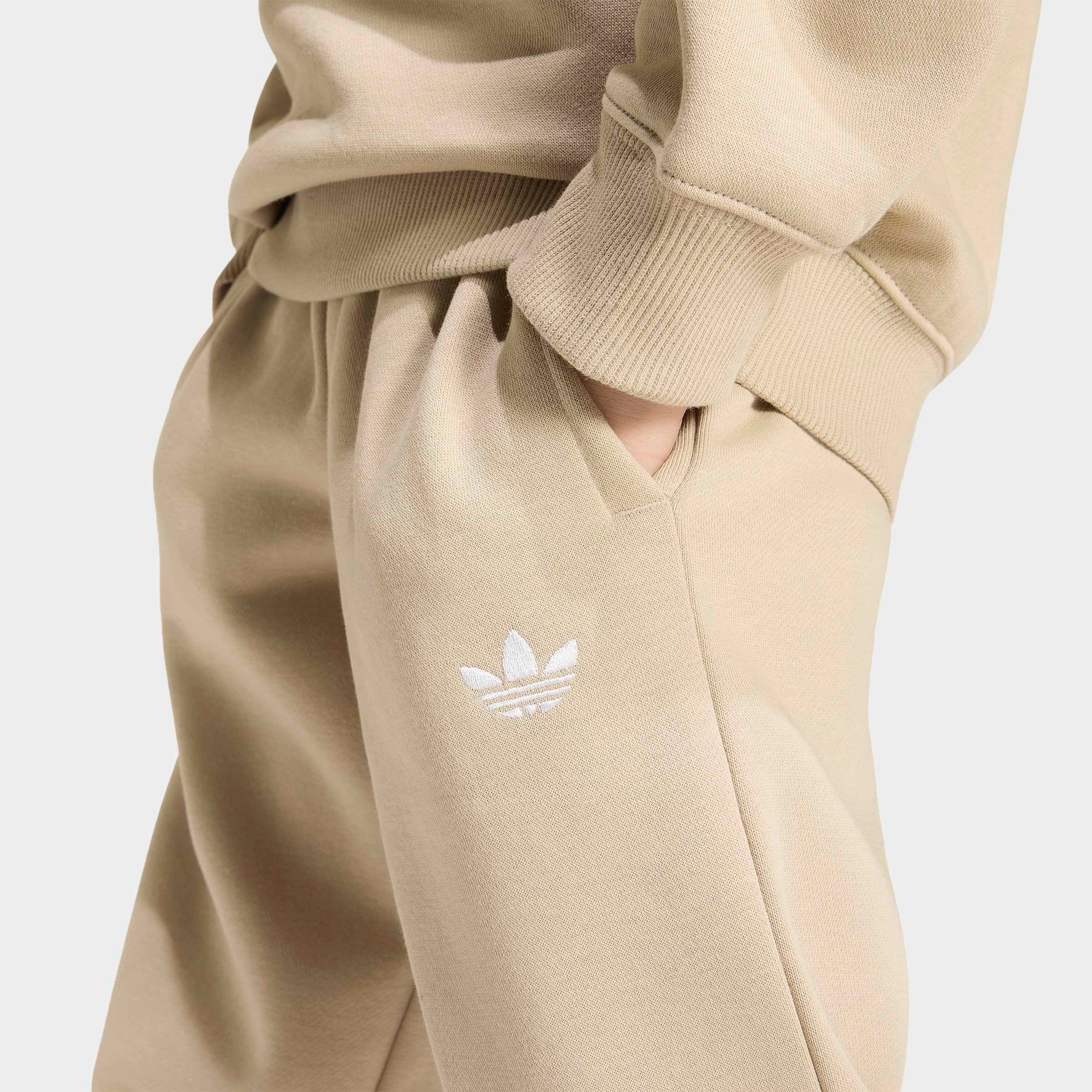 adidas Originals Trainingsanzug »CREW JOG SET« 2 für Kinder, zweiteiliges Set, aus Baumwolle