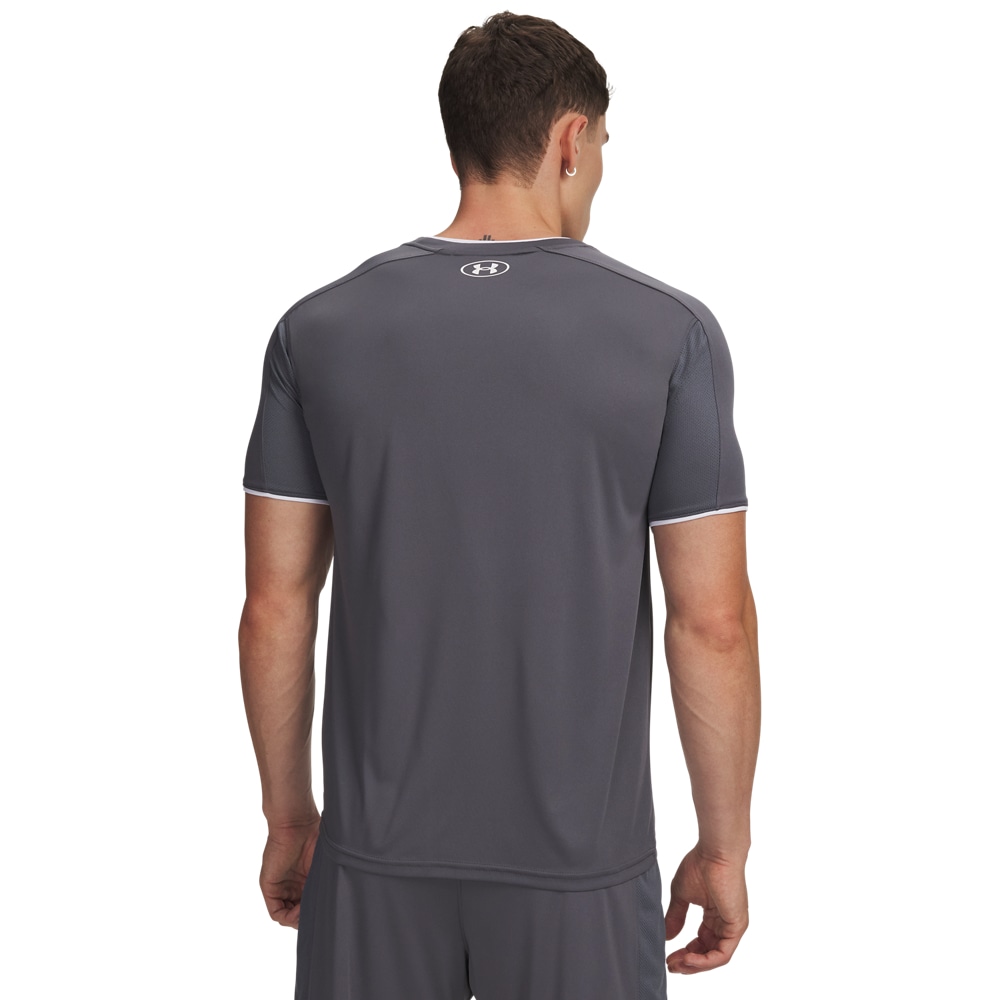 Under Armour® Trainingsshirt »UA M CHALLENGER TRAIN SS« kurze Ärmel, mit atmungsaktiven Mesh-Einsätzen, geruchsregulierend