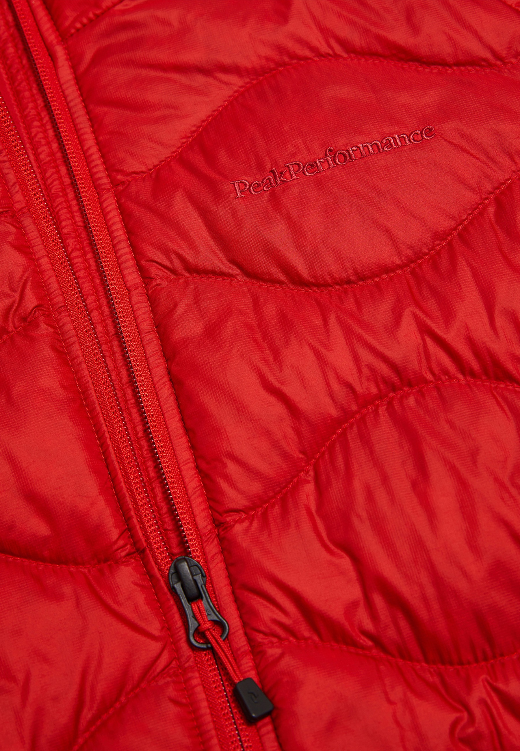Peak Performance Daunenjacke »W Helium Down Jacket« mit sportivem Design
