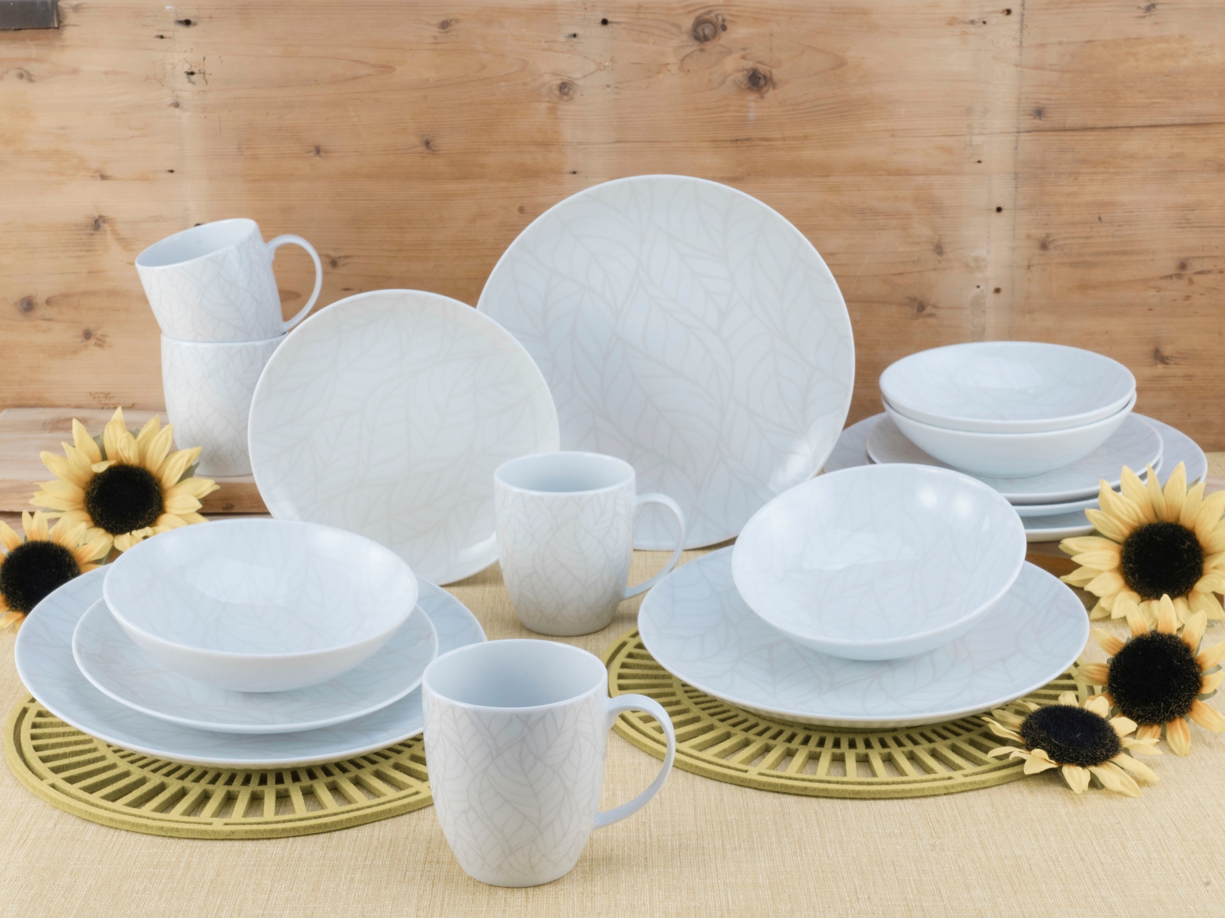 CreaTable Kombiservice »Geschirr-Set Home - Blätter«, (Set, 16 tlg., Kaffeeservice und Tafelservice im Set, für 4 Personen), Service, weiß, Used-und Vintage-Look, zeitlos, 16 Teile für 4 Personen