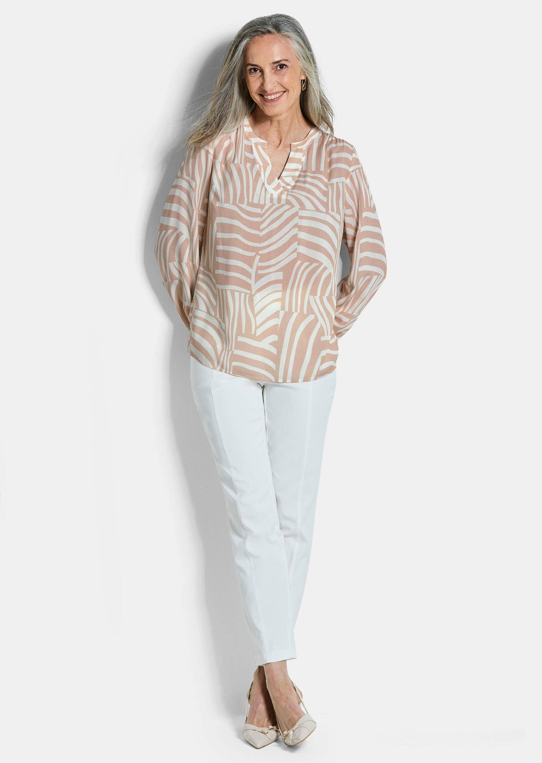 GOLDNER Schlupfbluse »Kurzgröße Grafische Viskosebluse mit Schlitz« Gummibündchen am Armabschluss