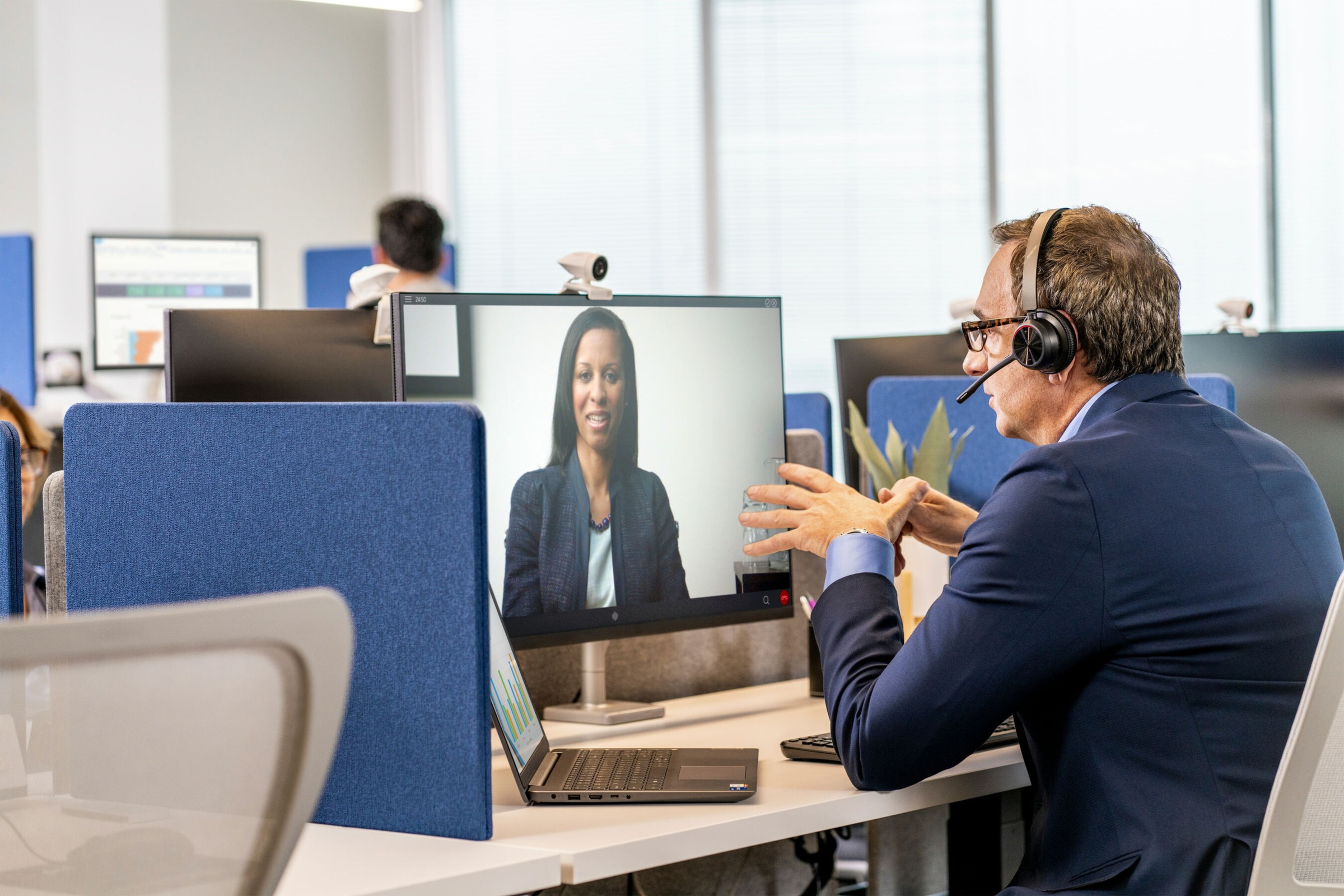HP Kopfhörer »Voyager 4320-M +BT700 Dongle +Ladestation, für Microsoft Teams zertifi«