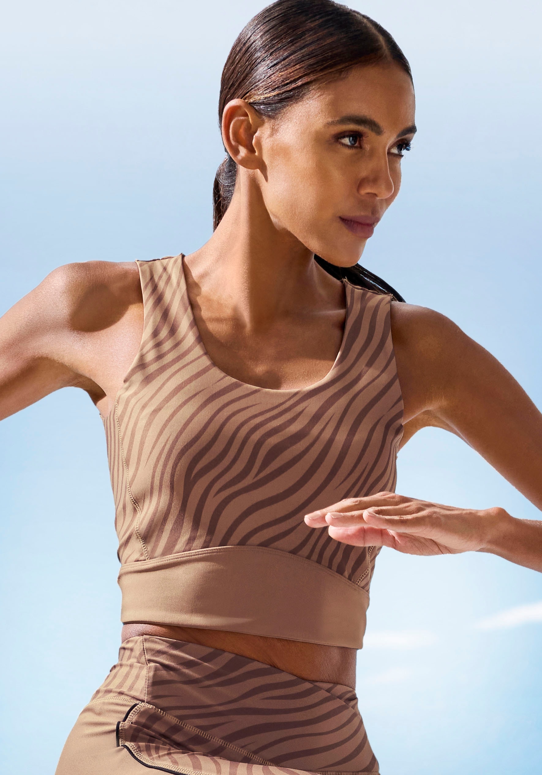 LASCANA ACTIVE Crop-Top, Sporttop mit Cut-Outs