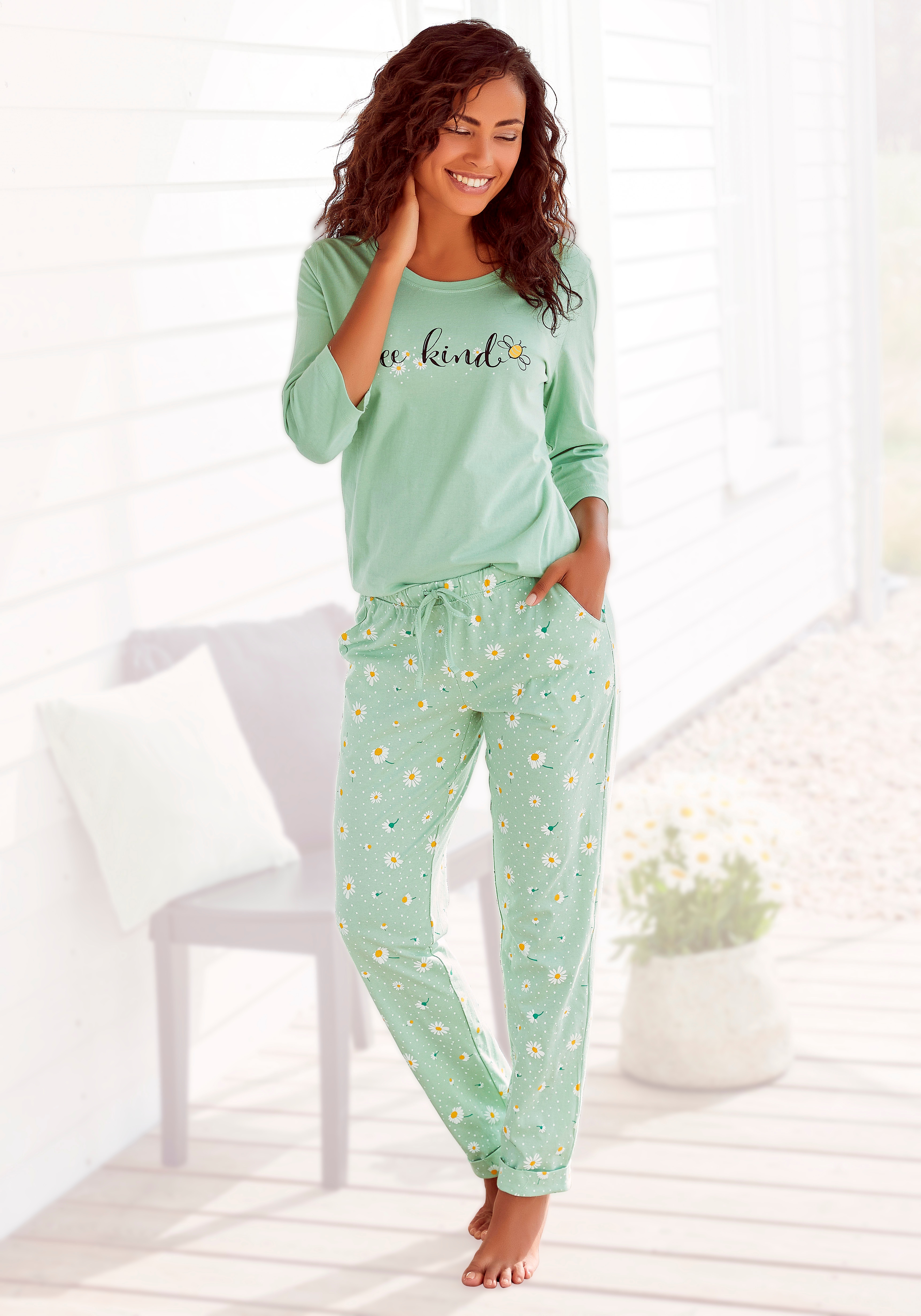 Vivance Dreams by Lascana Pyjama Set, 2 tlg. mit Gänseblümchen-Druck