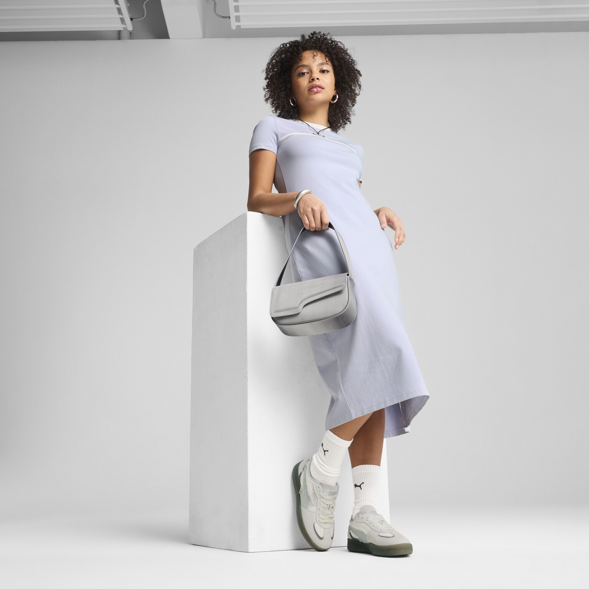 PUMA Sweatkleid »WARDROBE ESS Midikleid mit Cut-out Damen«