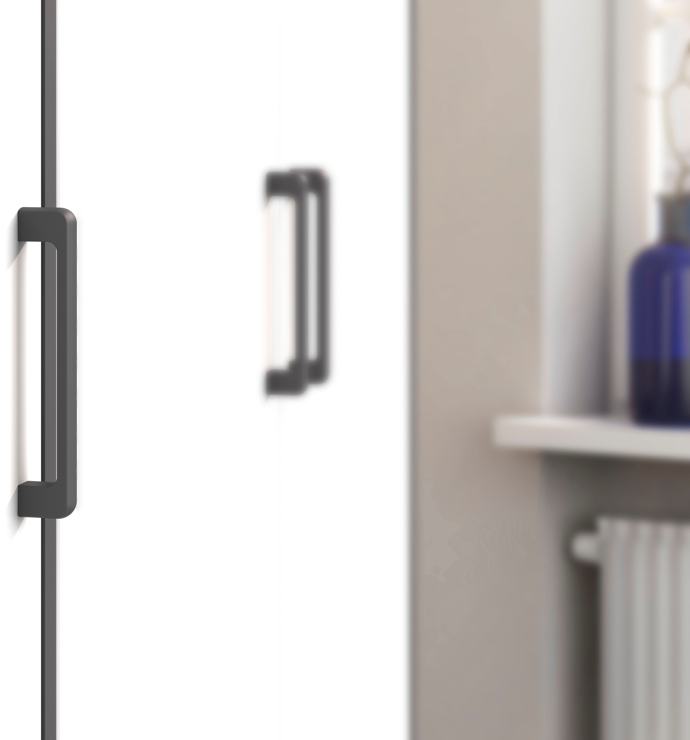 rauch Drehtürenschrank »Kleiderschrank Schrank Garderobe Wäscheschrank VOYAGER«, (in 3 verschiedenen Ausstattungen BASIC/CLASSIC/PREMIUM), mit modernen Griffen in Graumetallic und Spiegel