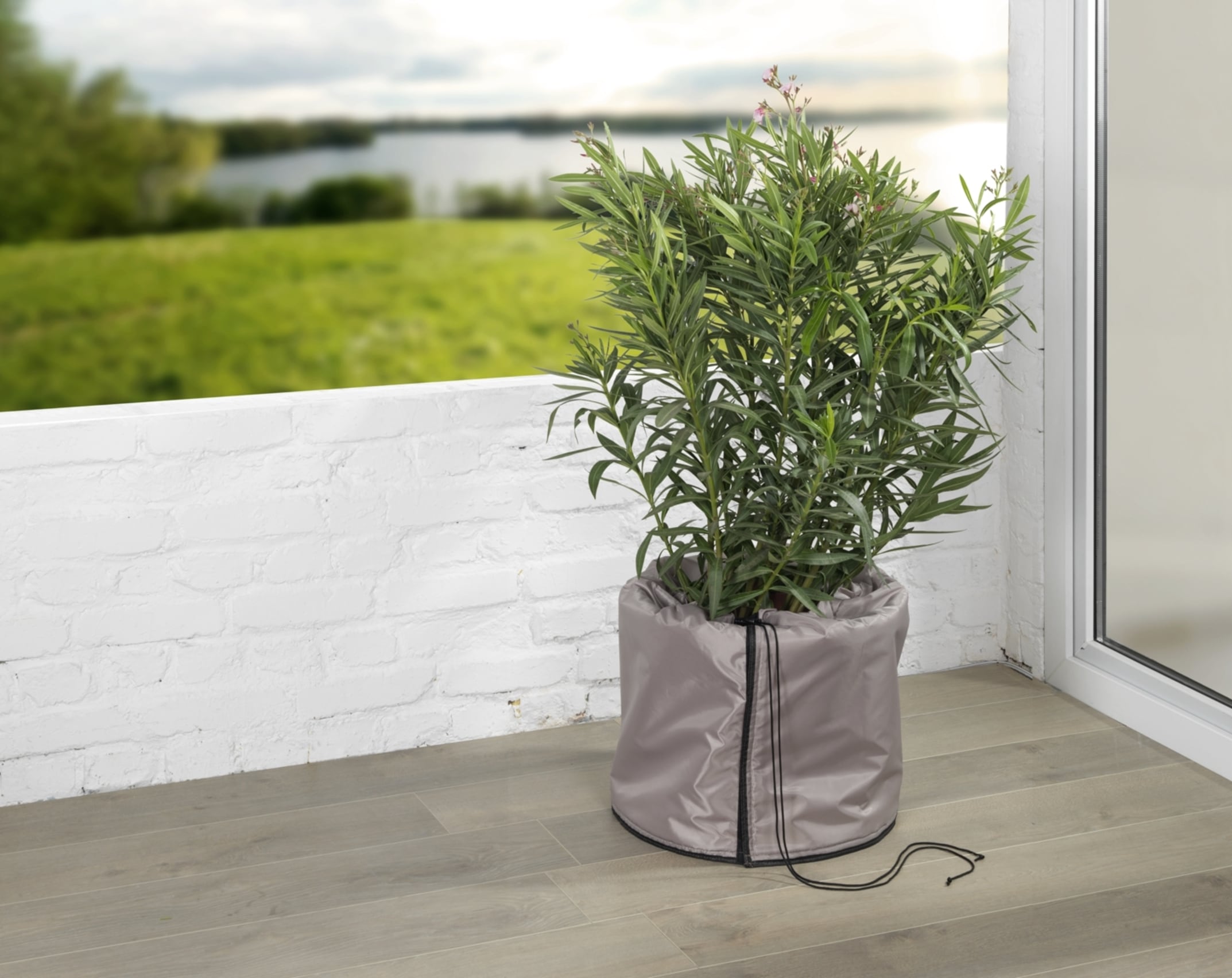 Maximex Winterschutzhaube »Thermo-Pflanztopf-Sack« Frostschutz für Pflanzkübel, extra dicke Bodenplatte, ØxH: 45x55 cm