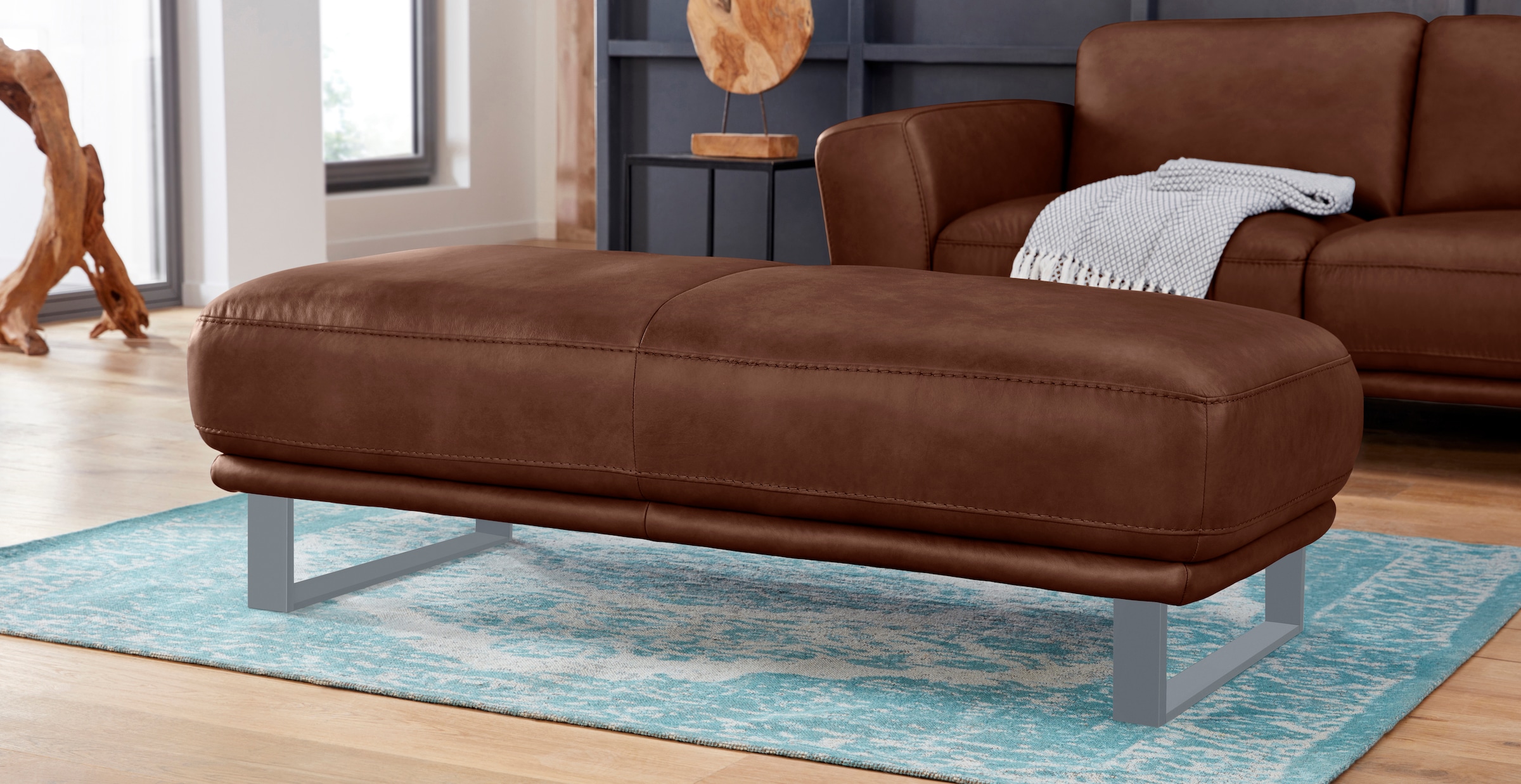 Hocker W.SCHILLIG "montanaa", braun (tobacco z69), B:141cm H:42cm T:61cm, Hocker, Hocker, mit Metallkufen in Silber matt, Breite 141 cm