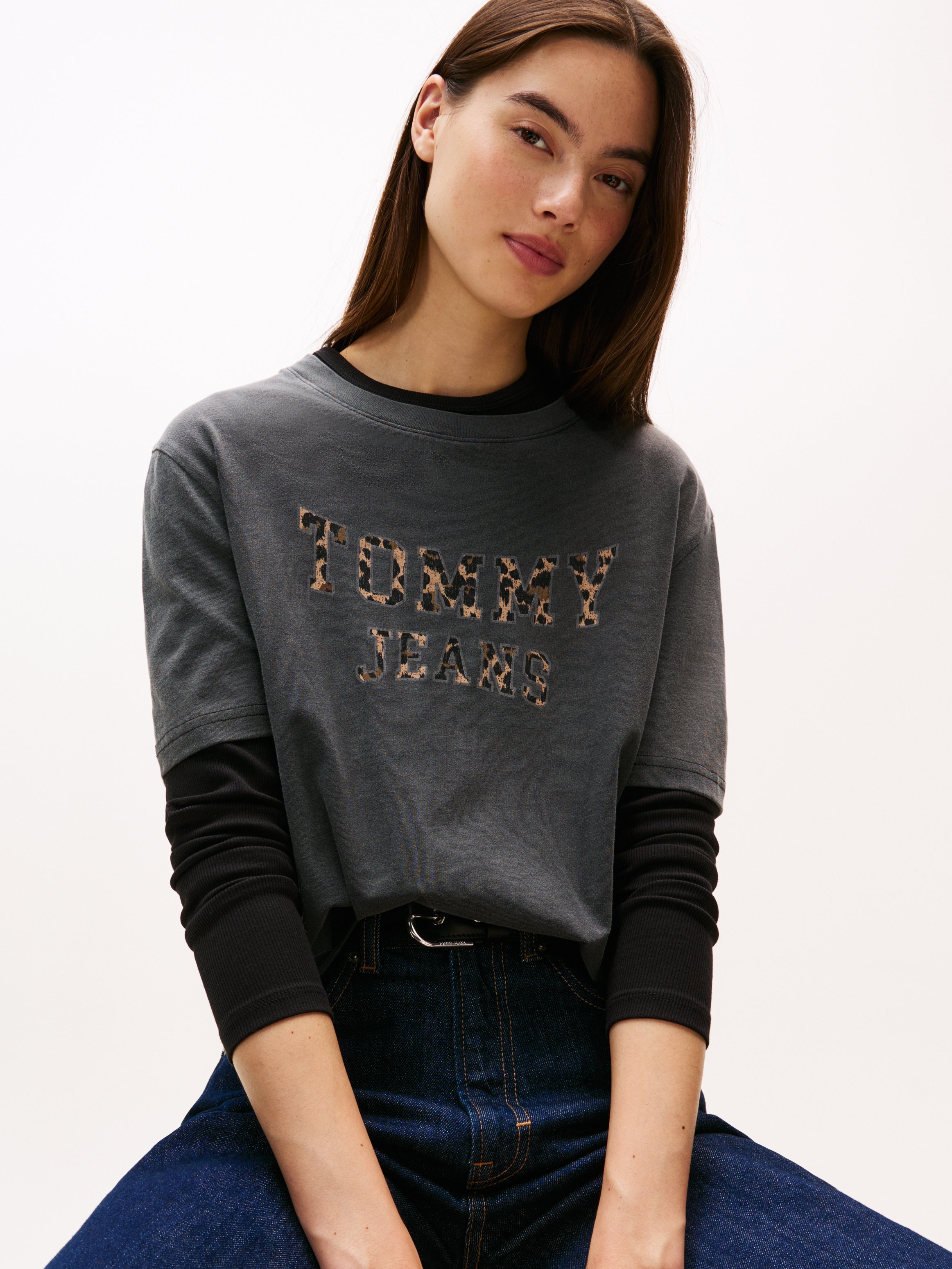 Tommy Jeans Kurzarmshirt »TJW BXY LEOPARD VARSITY TEE«
