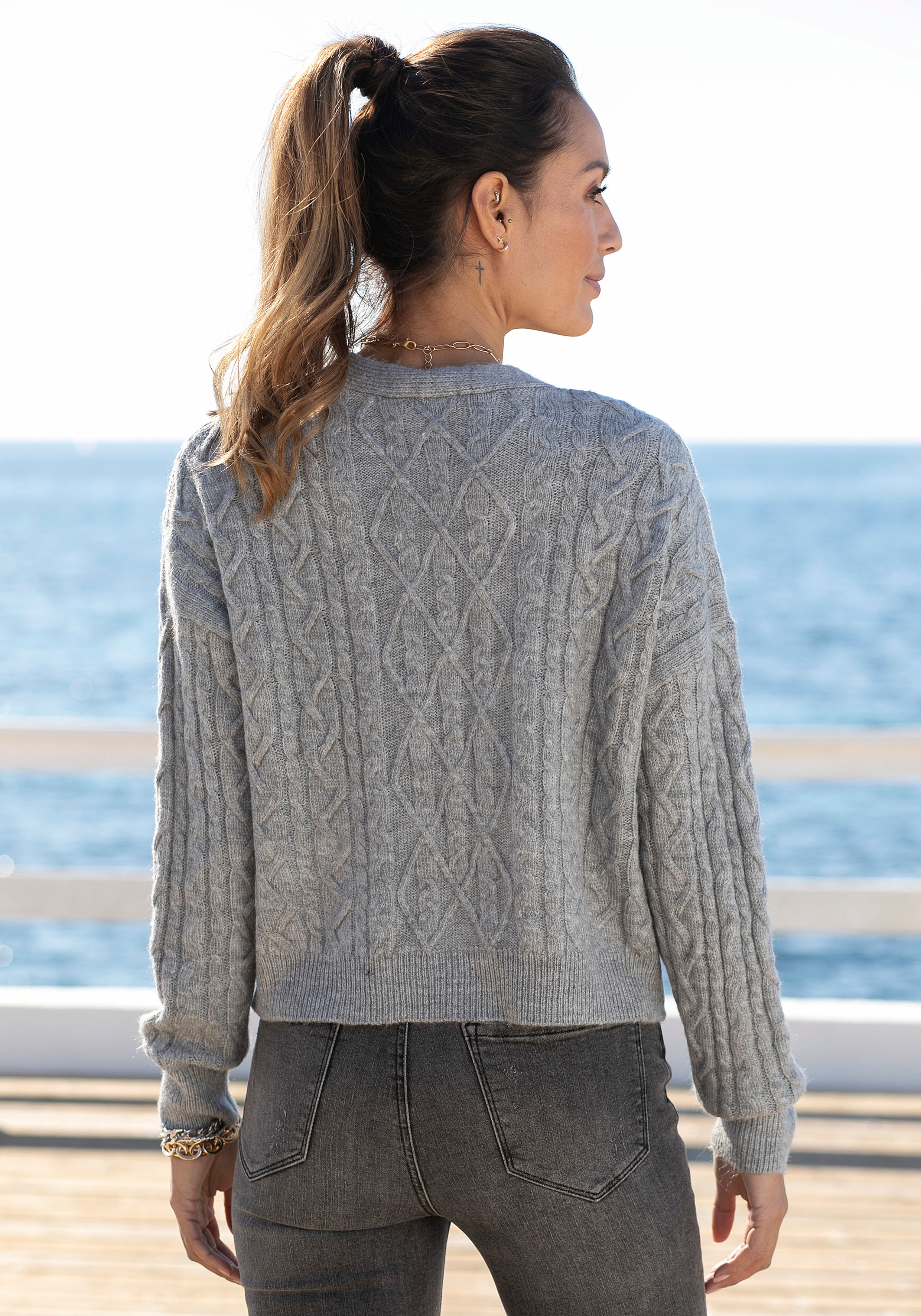 Thumbnail - LASCANA Strickjacke, mit Zopfmuster, kuschelweicher Cardigan, lässig