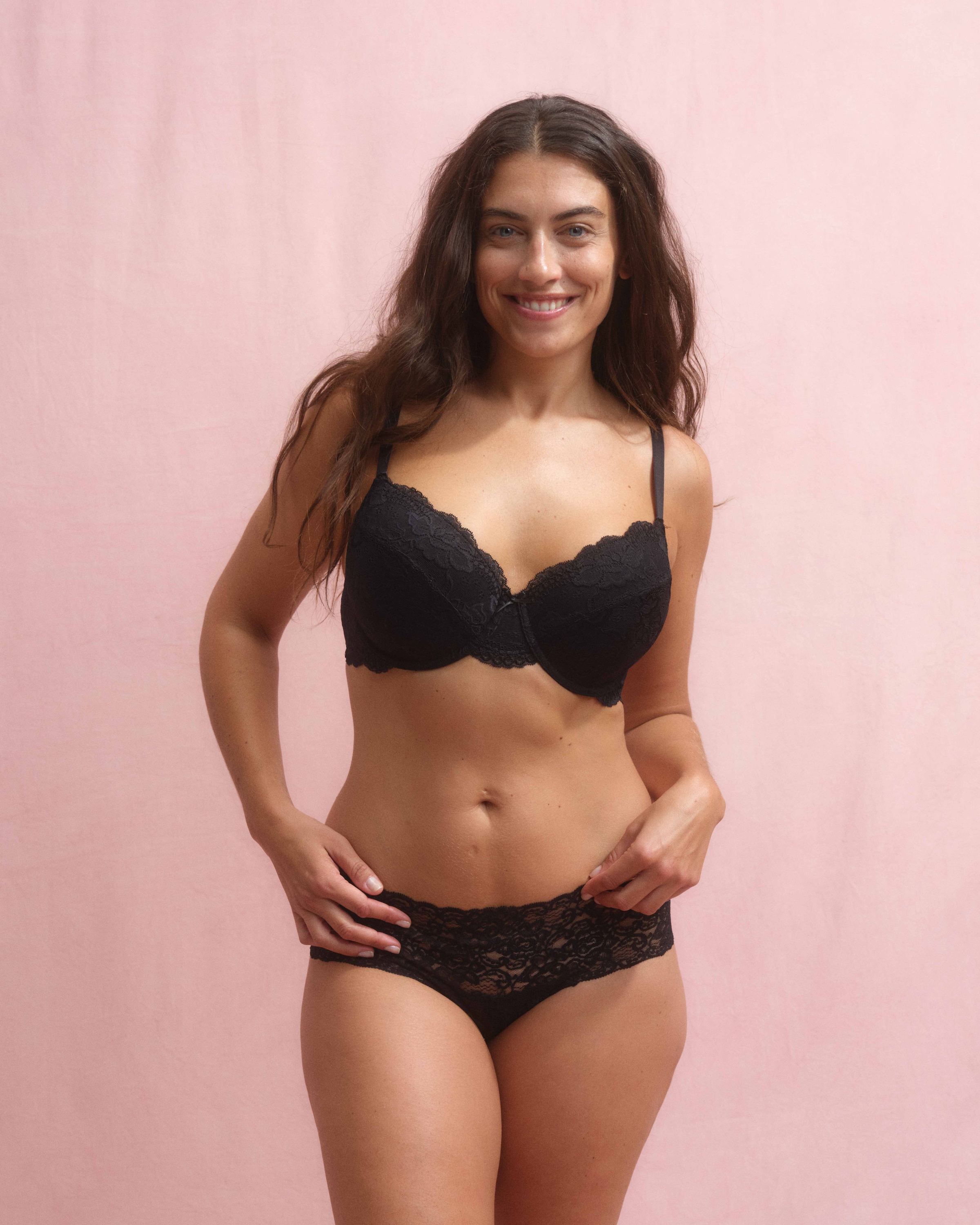 Dorina Bügel-BH »LIANNE«, leicht wattiert, geformte Cups, feminine Blumenspitze