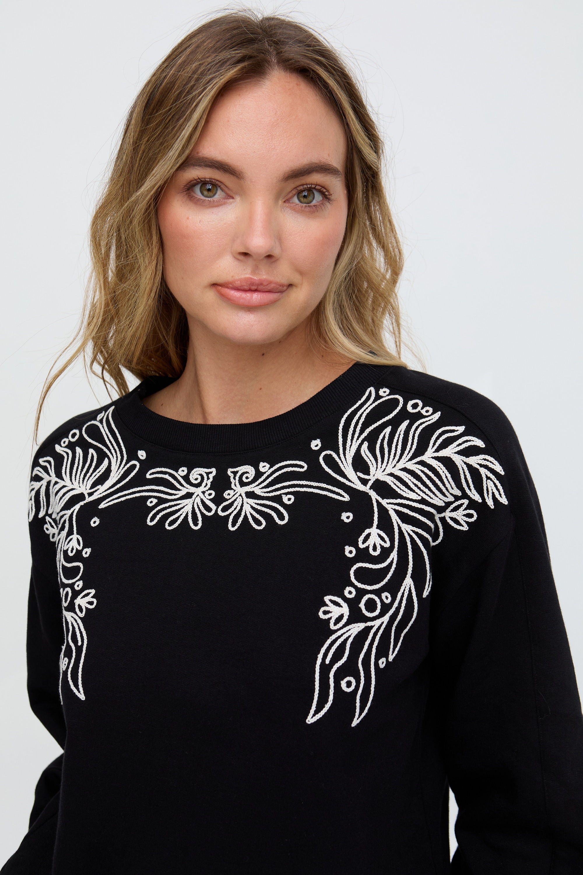 RAFFYA Sweatshirt »Marmalade Long Sleeves Embroidered Sweatshirt Damen«
