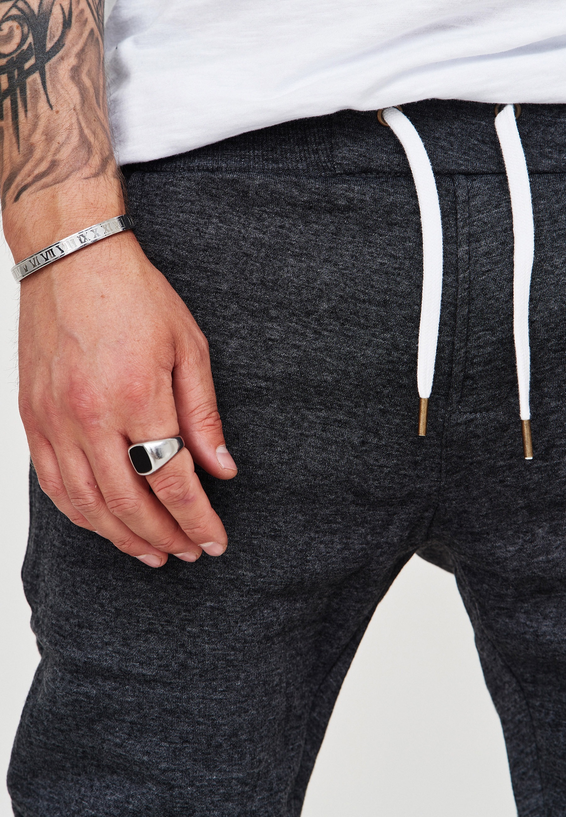 behype Sweathose »JOGGERY«, im modernen Slim Fit-Schnitt