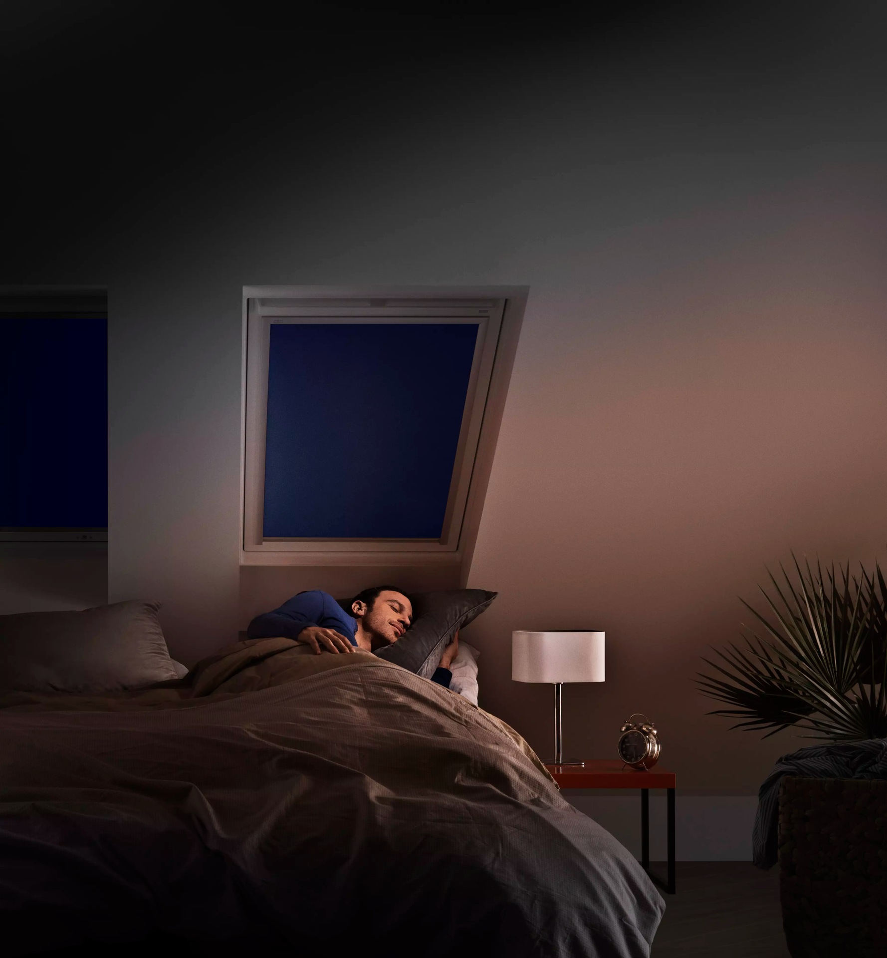 VELUX Verdunklungsrollo "DKL 1100S" verdunkelnd ohne Bohren in Führungsschienen Stoff dunkelblau mit weißen Führungsschienen & Griffleiste