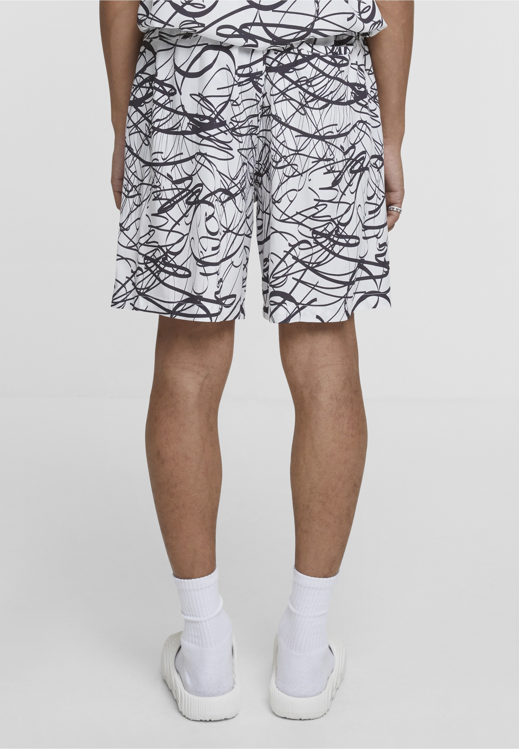 URBAN CLASSICS Stoffhose »Urban Classics Herren Viscose AOP Resort Shorts«