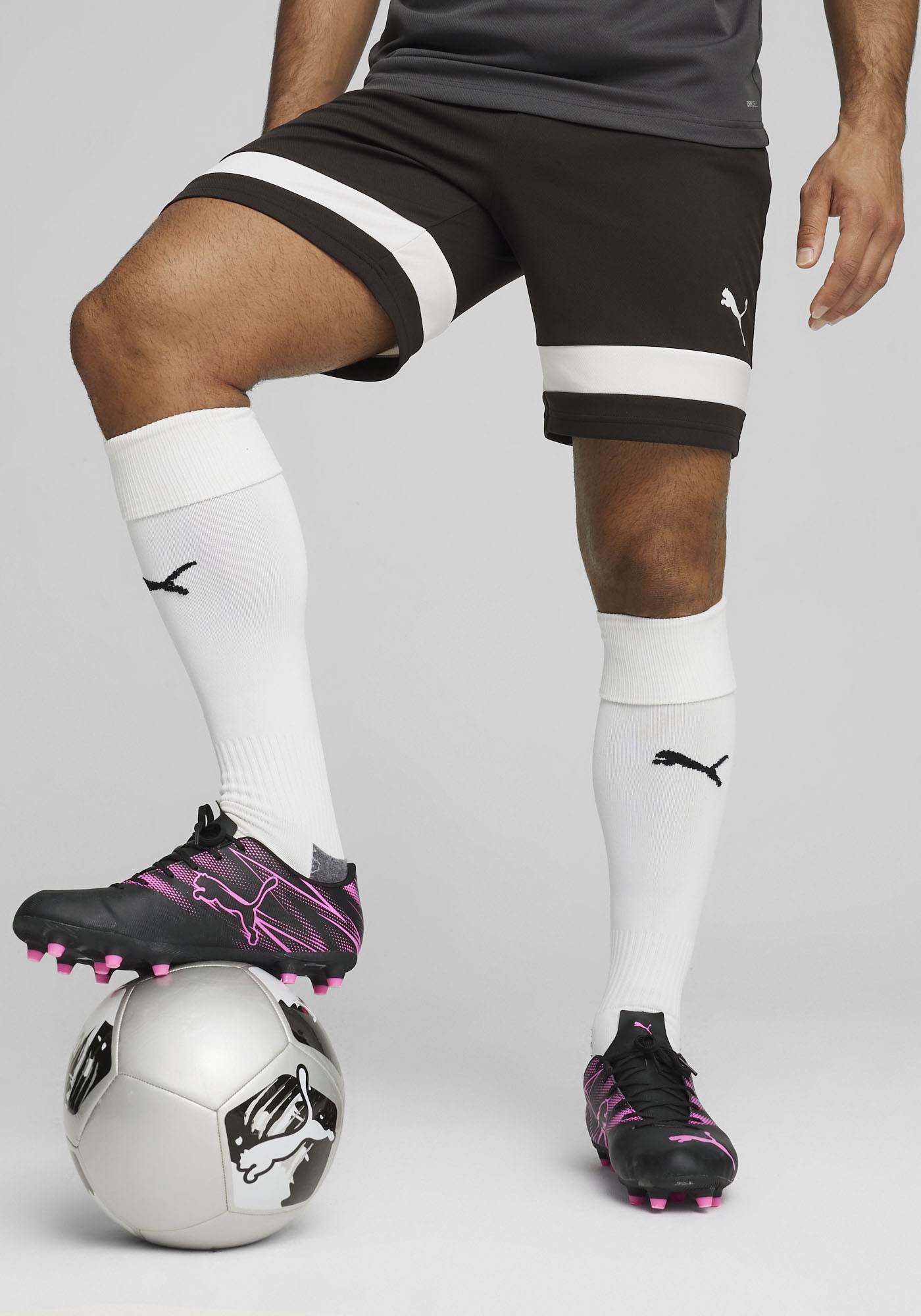 PUMA Trainingsshorts "INDIVIDUALRISE SHORTS" mit atmungsaktiven Mesh-Einsät günstig online kaufen