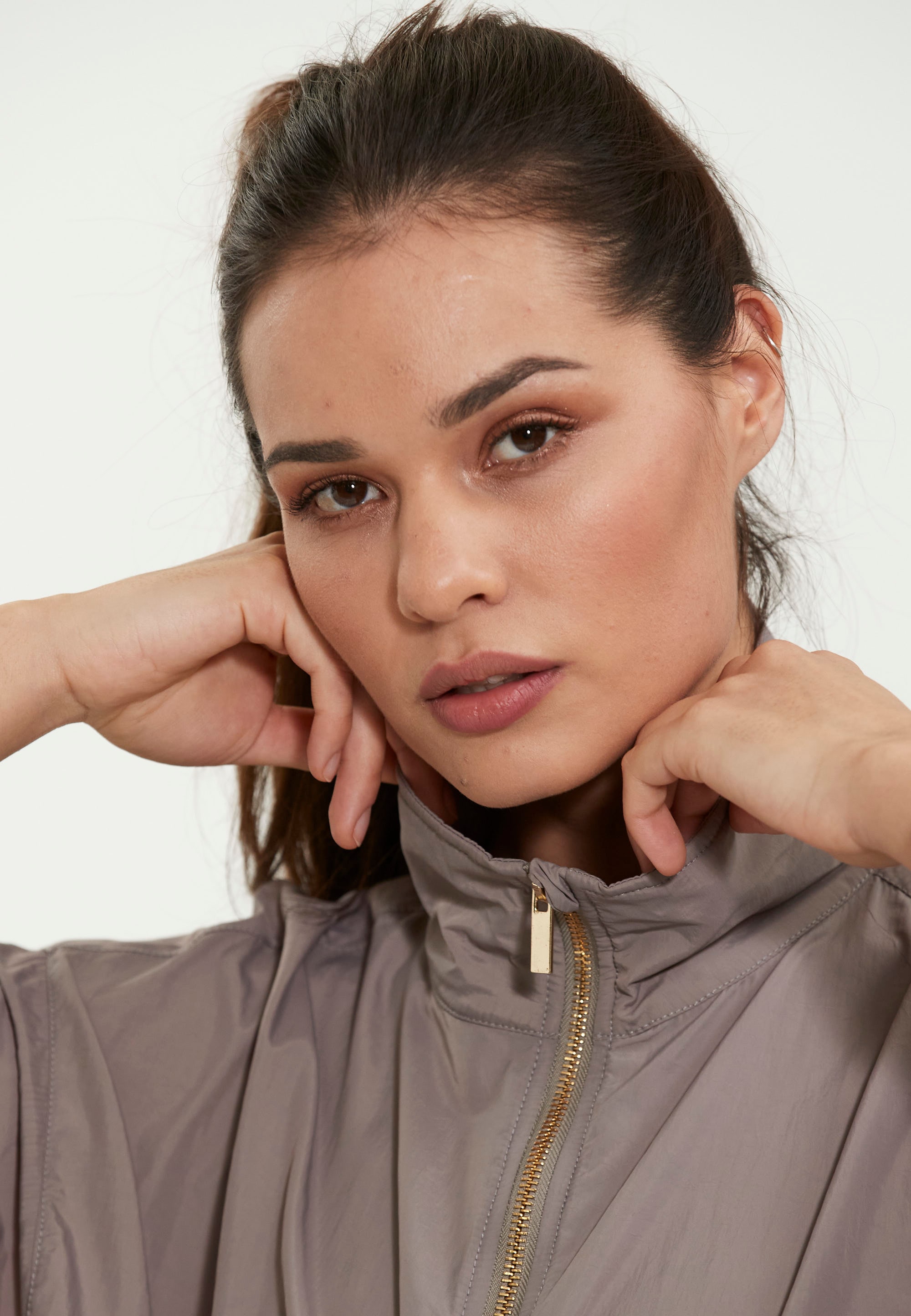 ATHLECIA Trainingsjacke »Tharbia«, in zweifarbigem Design
