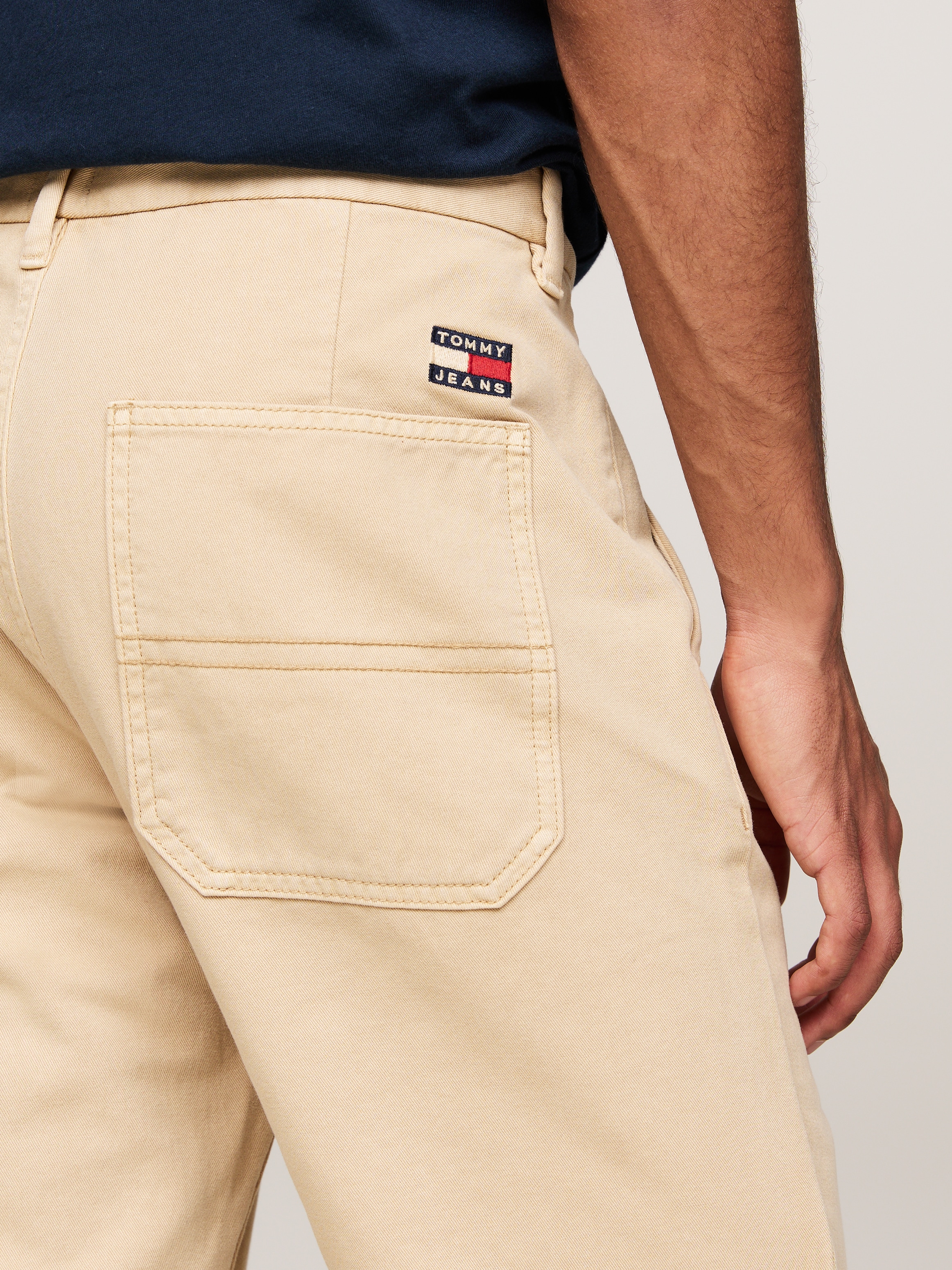 Tommy Jeans Chinohose »TJM RYAN TWILL CHINO«  mit Logo-Patch
