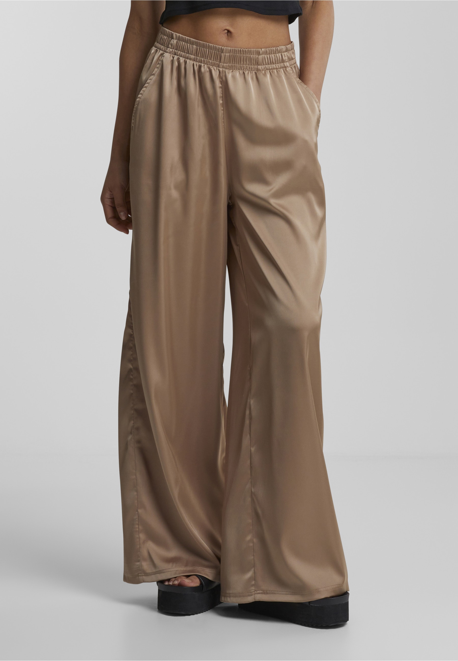 URBAN CLASSICS Stoffhose »Urban Classics Damen Ladies Satin Wide Leg Pants«