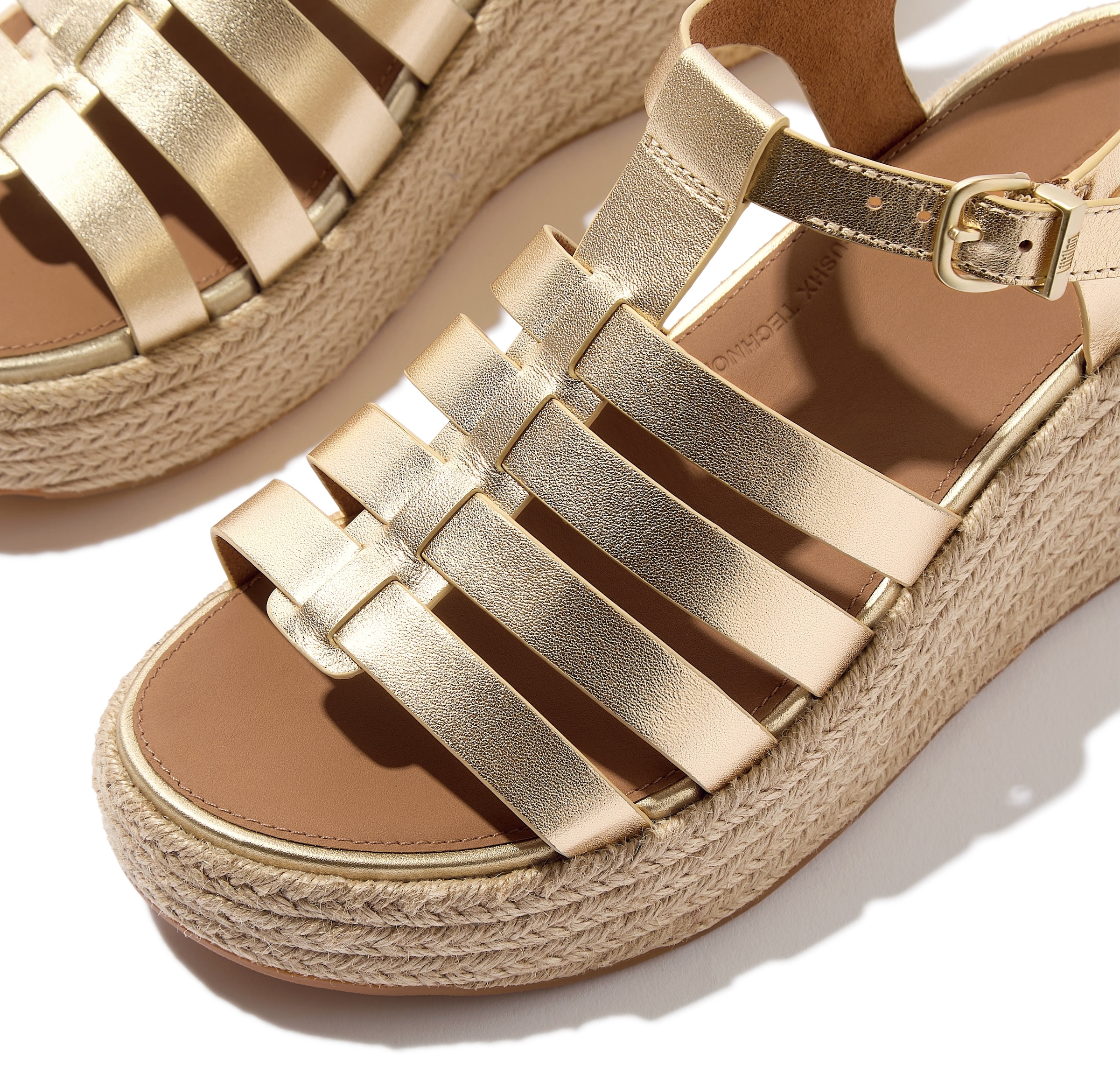 Fitflop Keilsandalette »PLATFFORMS«, Plateau Sandale im schönen Metallic-Look