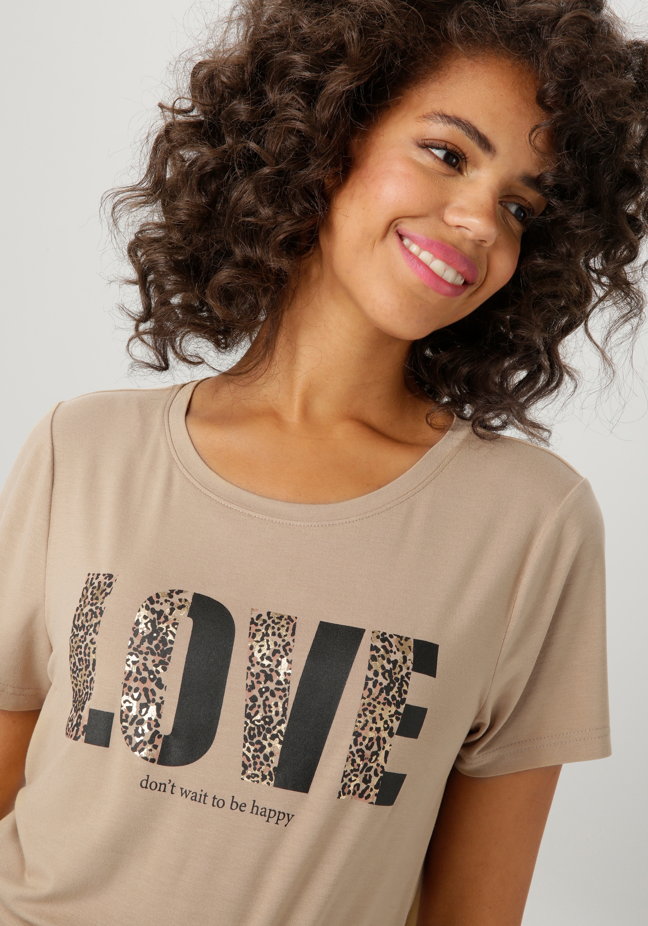 Aniston CASUAL T-Shirt, mit Folienprint verzierter "LOVE"-Schriftzug - NEUE KOLLEKTION