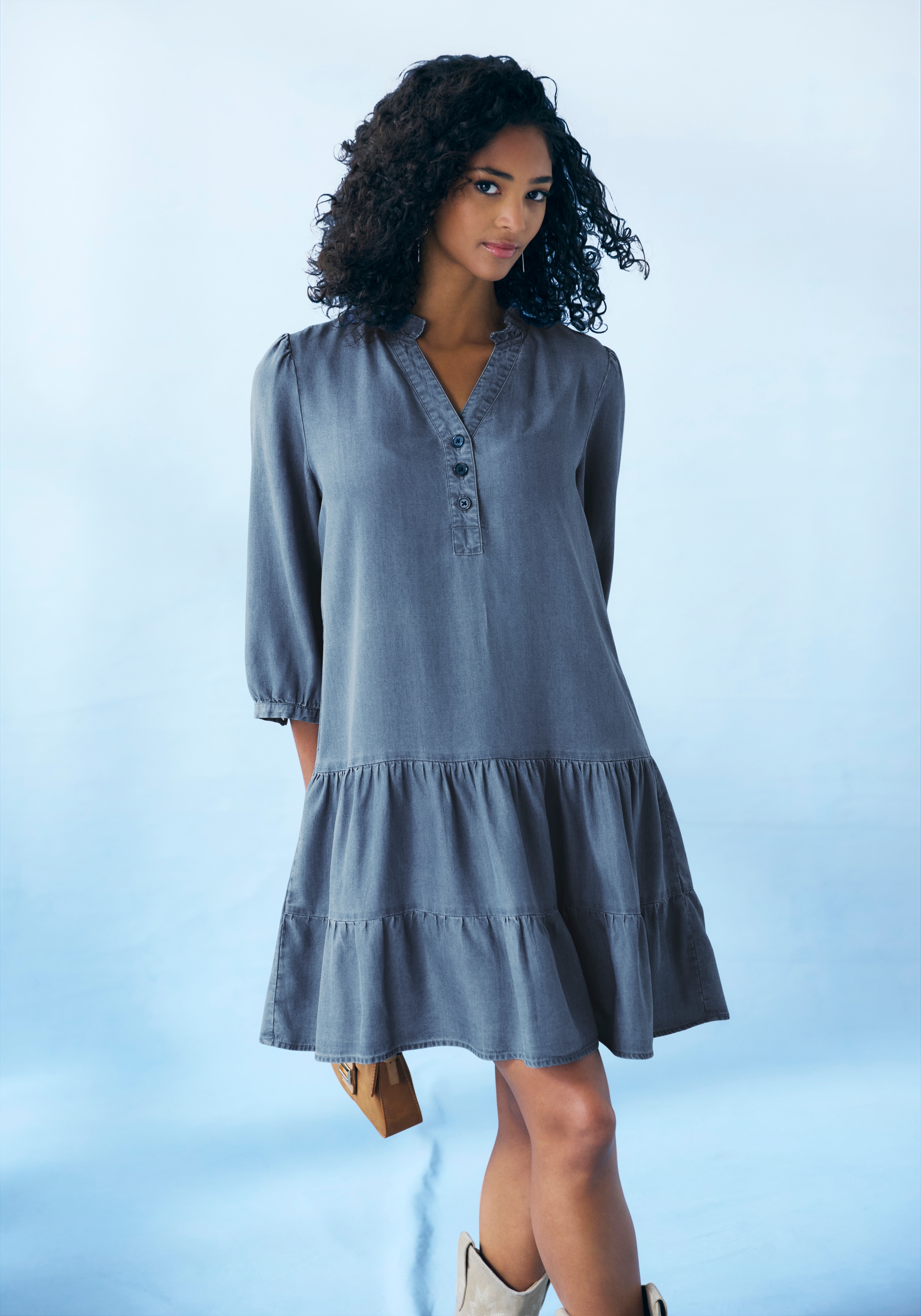 LASCANA Jeanskleid "mit Rüsche am Kragen und kurzer Knopfleiste, Blusenkleid" Ohne Taschen Sommerkleid aus weicher Lyocellware, lockeres Tunikakleid, Festival