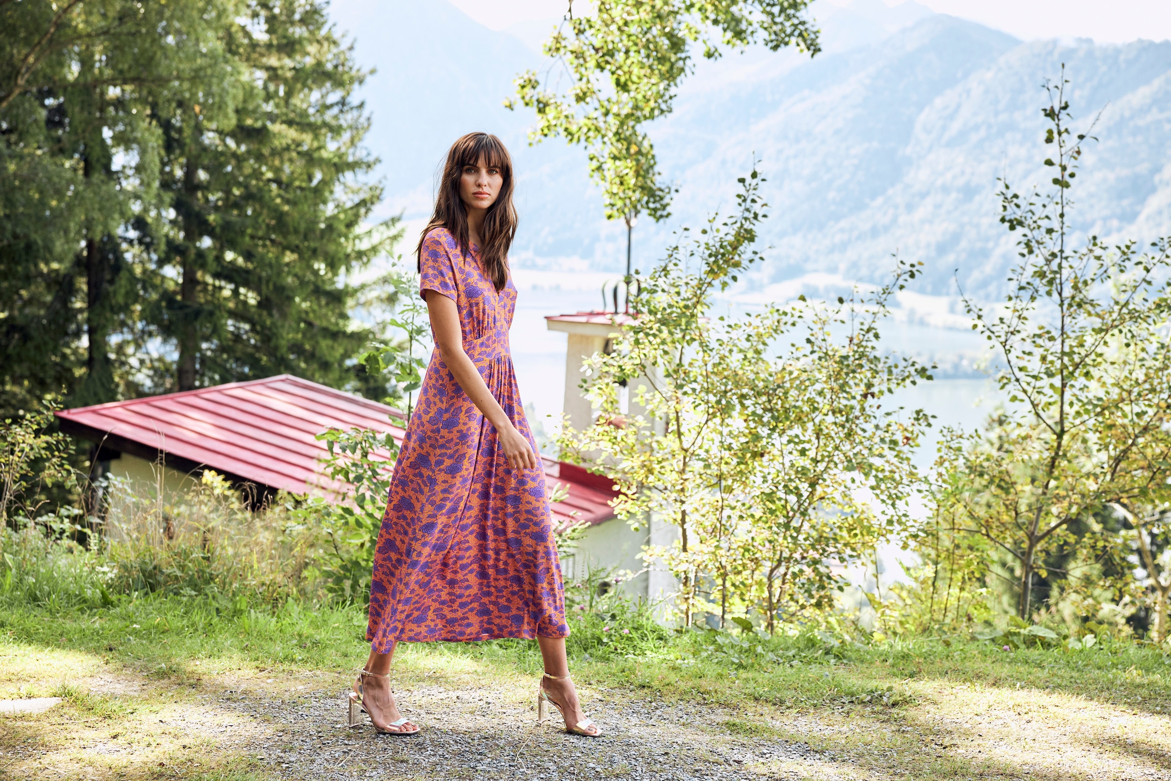 BAUR bestellen Aniston Sommerkleid, CASUAL mit | topmodischem Blumendruck für